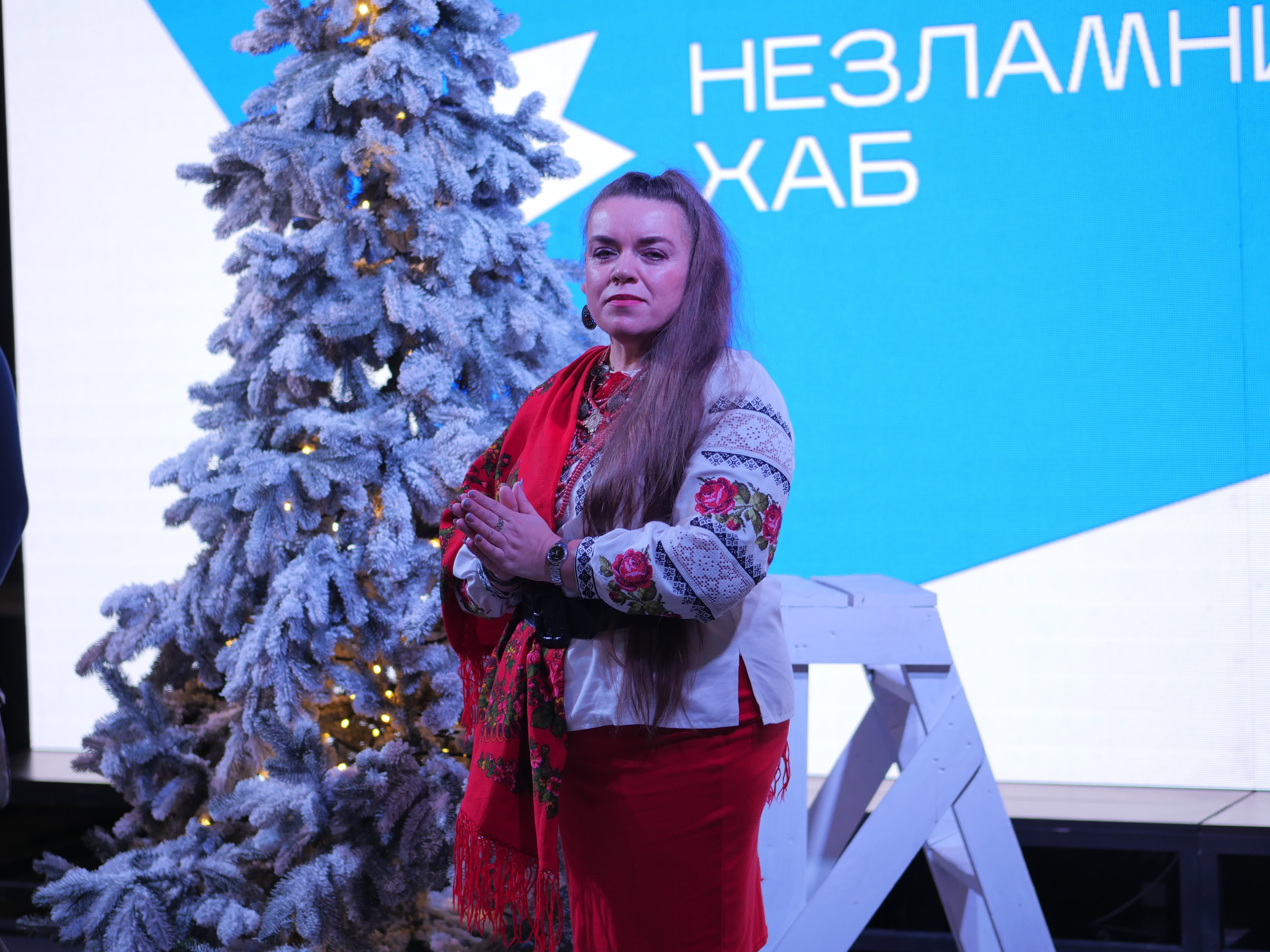 Незламна ялинка: в Запоріжжі презентували головний символ зимових свят – ФОТОРЕПОРТАЖ