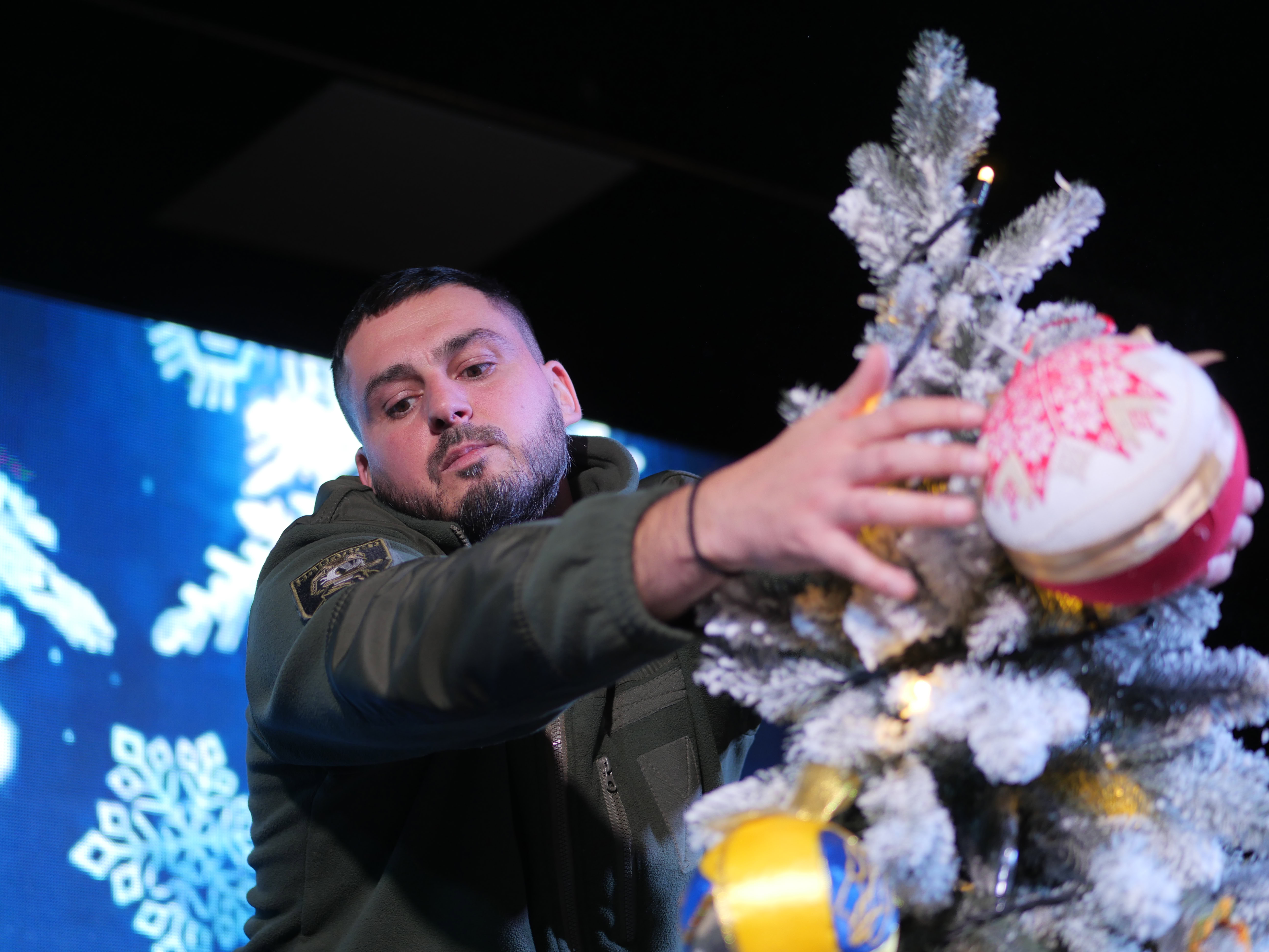 Незламна ялинка: в Запоріжжі презентували головний символ зимових свят – ФОТОРЕПОРТАЖ