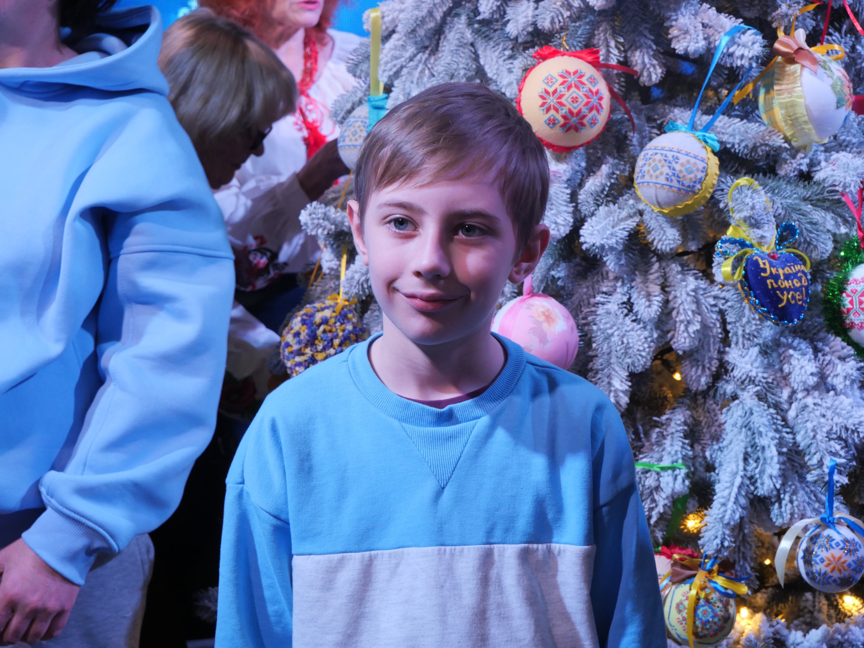 Незламна ялинка: в Запоріжжі презентували головний символ зимових свят – ФОТОРЕПОРТАЖ