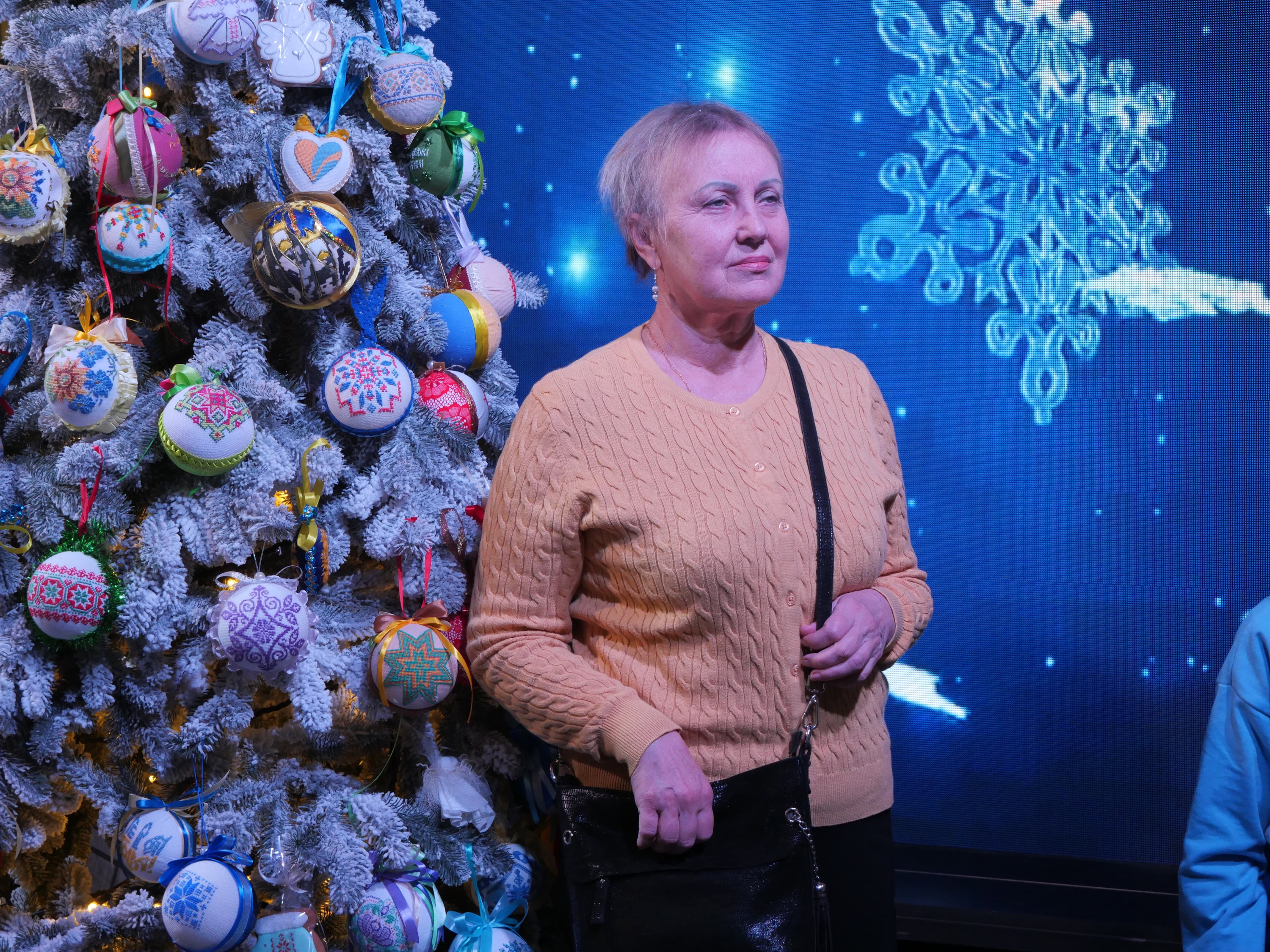 Незламна ялинка: в Запоріжжі презентували головний символ зимових свят – ФОТОРЕПОРТАЖ