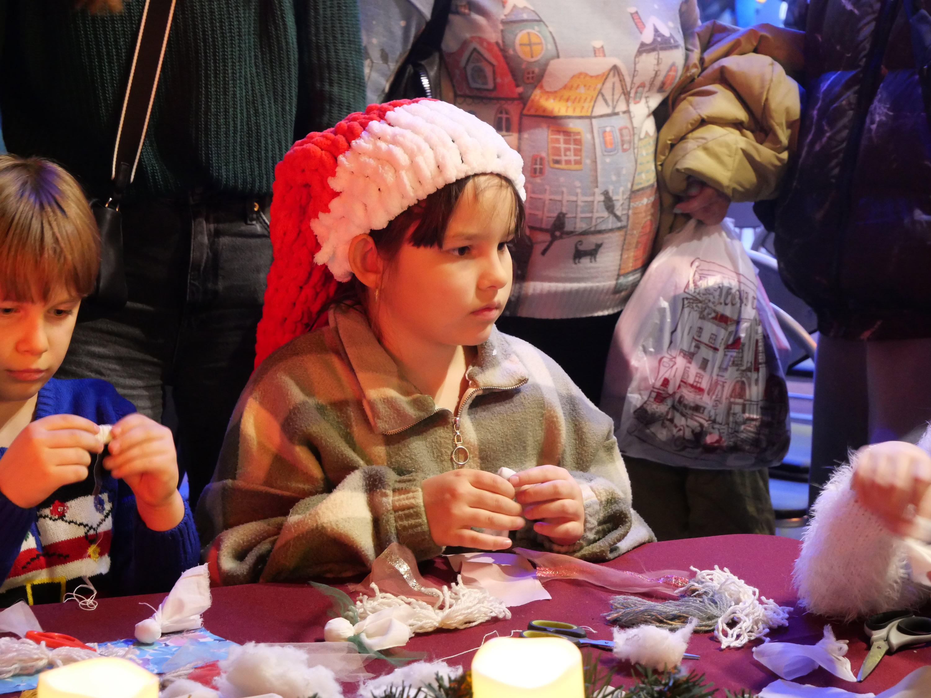 Незламна ялинка: в Запоріжжі презентували головний символ зимових свят – ФОТОРЕПОРТАЖ