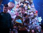 Незламна ялинка: в Запоріжжі презентували головний символ зимових свят – ФОТОРЕПОРТАЖ