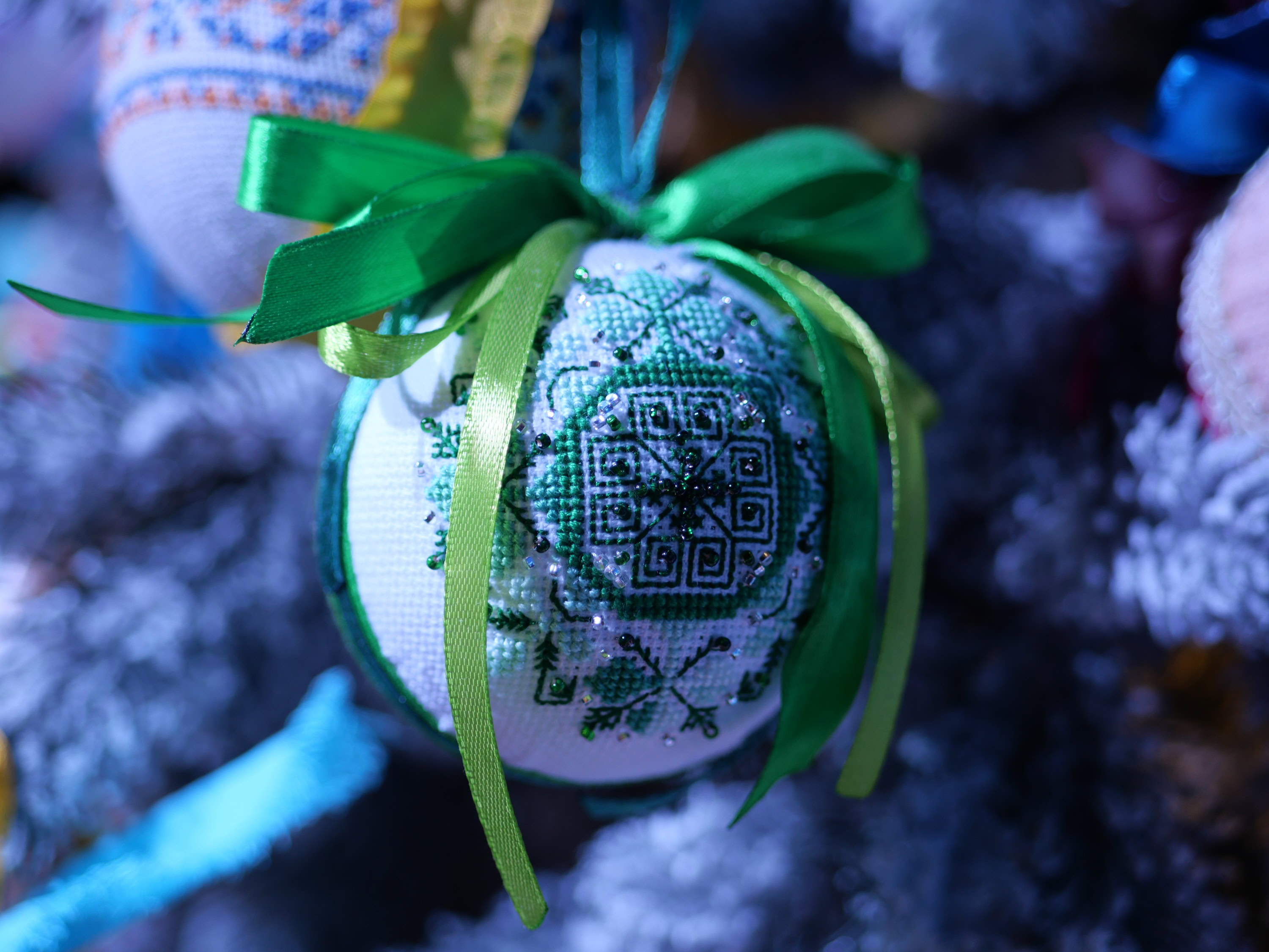 Незламна ялинка: в Запоріжжі презентували головний символ зимових свят – ФОТОРЕПОРТАЖ