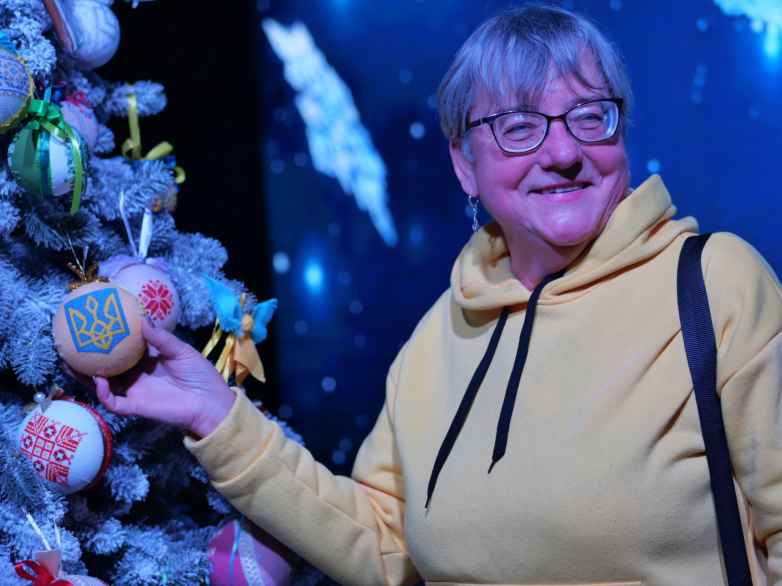 Незламна ялинка: в Запоріжжі презентували головний символ зимових свят – ФОТОРЕПОРТАЖ