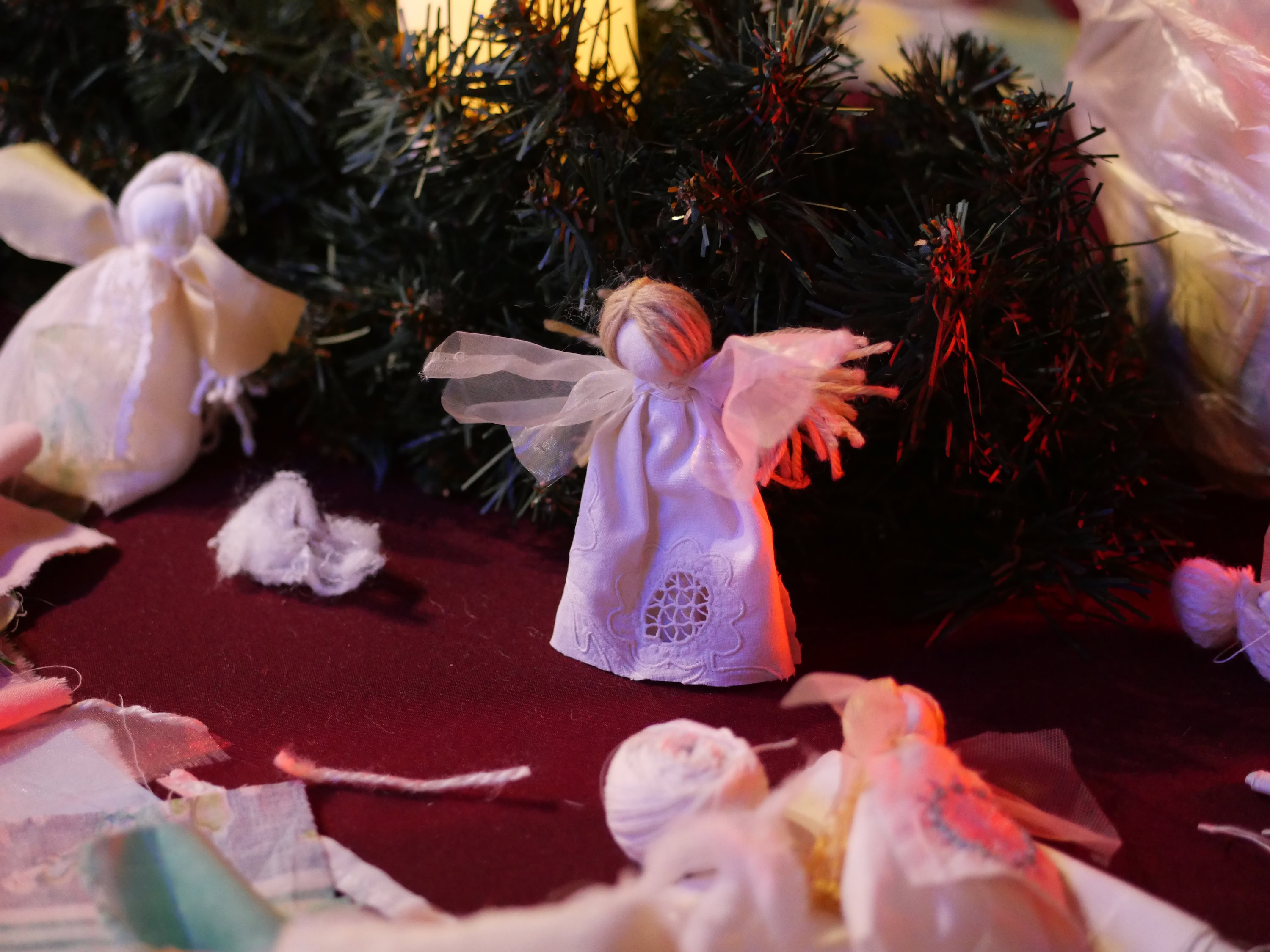 Незламна ялинка: в Запоріжжі презентували головний символ зимових свят – ФОТОРЕПОРТАЖ