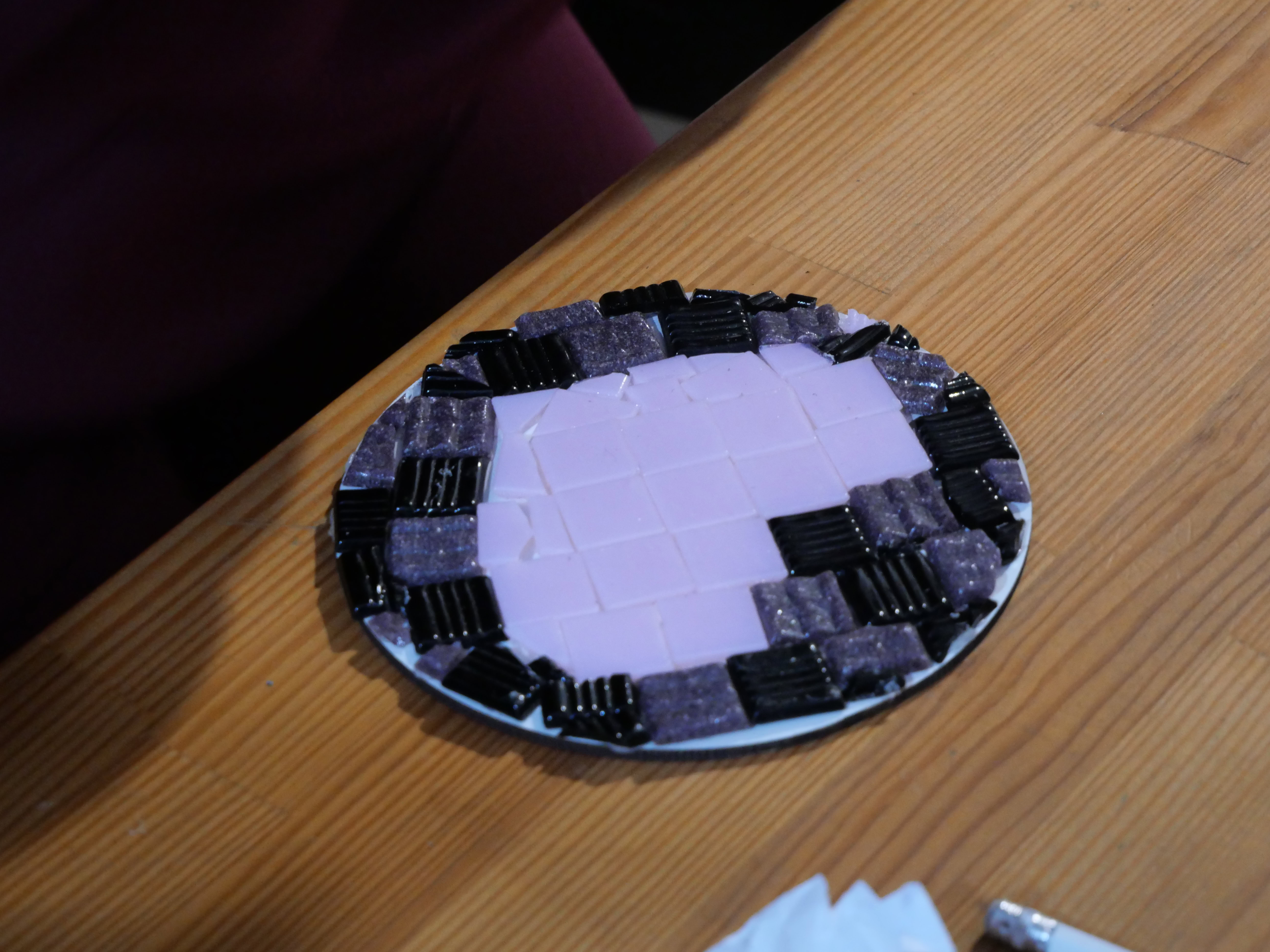 Керамічна мозаїка або куди подіти битий посуд: майстер-клас з апсайклінгу