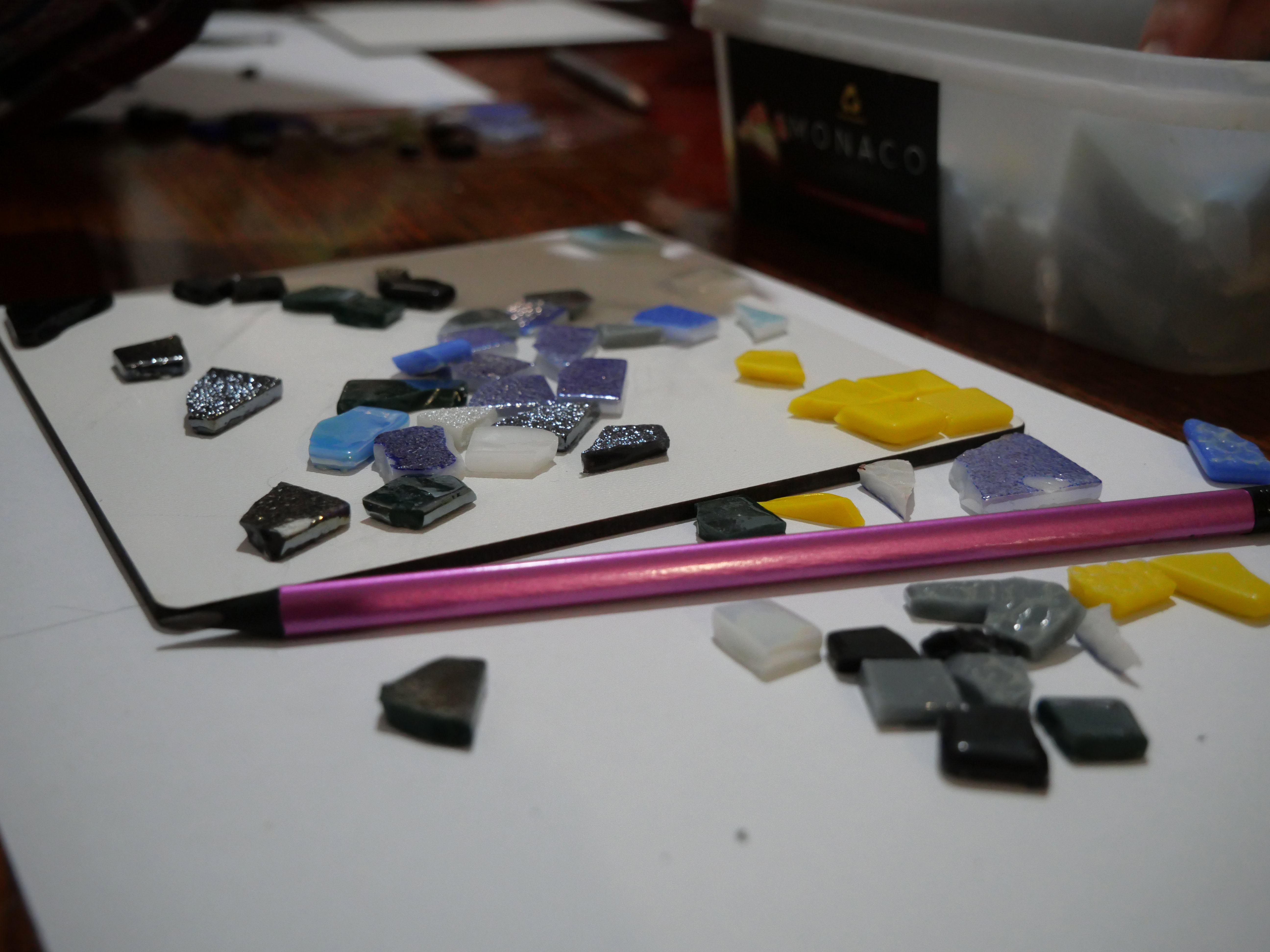 Керамічна мозаїка або куди подіти битий посуд: майстер-клас з апсайклінгу