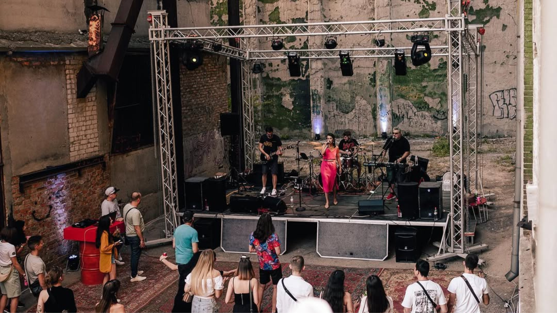 Хочеться, щоб «Ой, у нас класно»: як The Garage Party допомагає армії та просуває андеграунд культуру в Запоріжжі