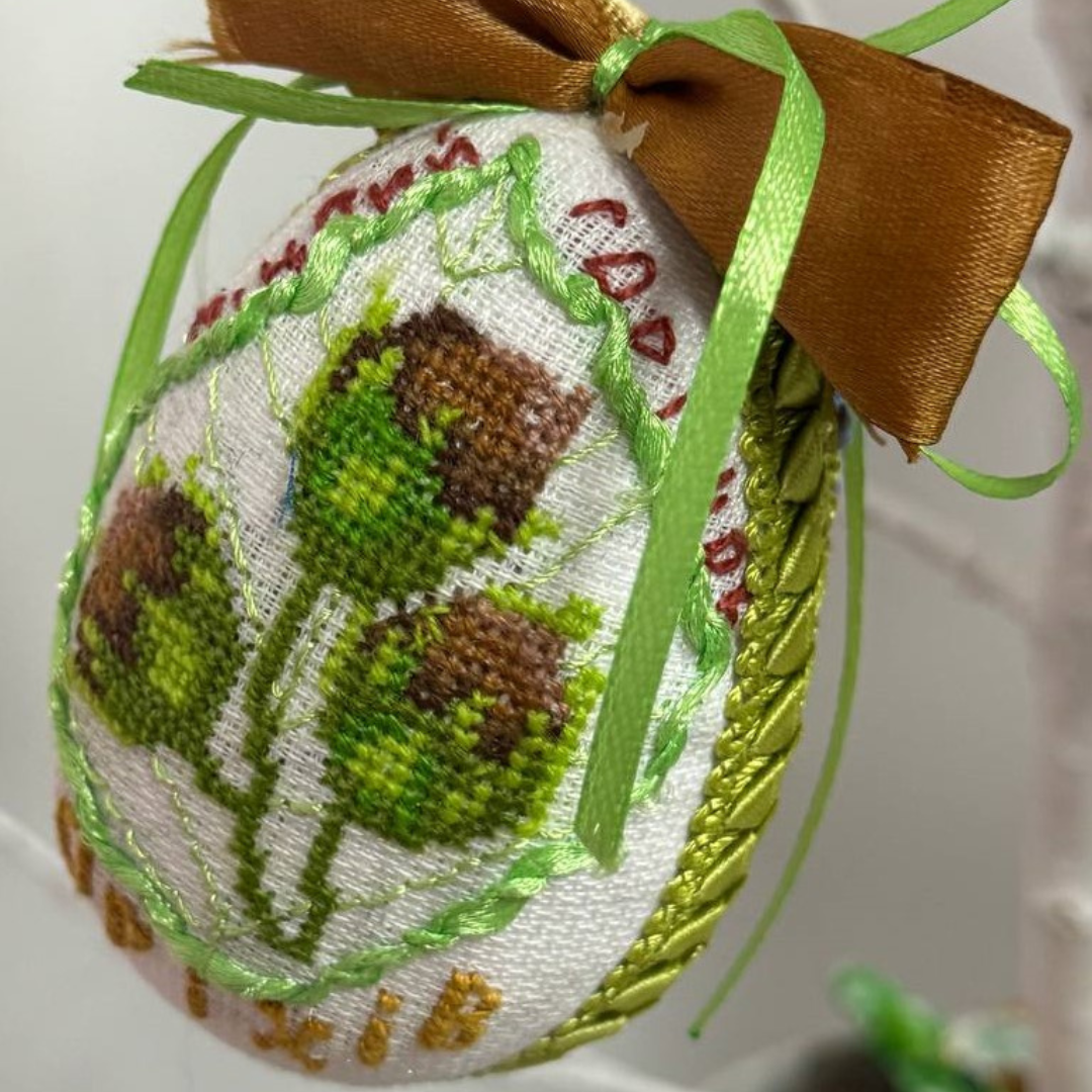 Нитка пам’яті українського всесвіту: виставка вишитих писанок в Запоріжжі