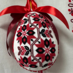 Нитка пам’яті українського всесвіту: виставка вишитих писанок в Запоріжжі