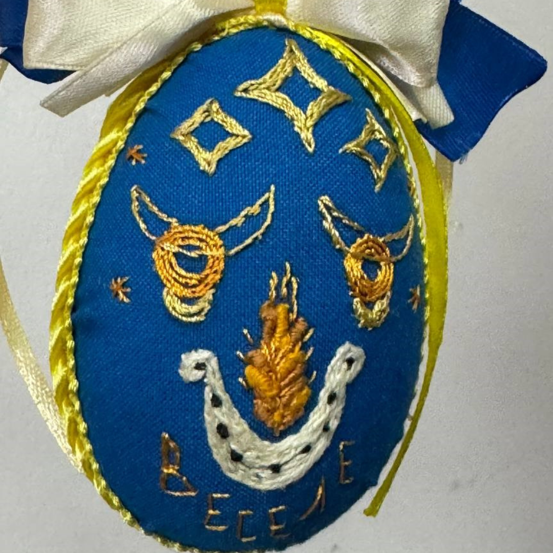 Нитка пам’яті українського всесвіту: виставка вишитих писанок в Запоріжжі