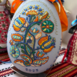 Нитка пам’яті українського всесвіту: виставка вишитих писанок в Запоріжжі