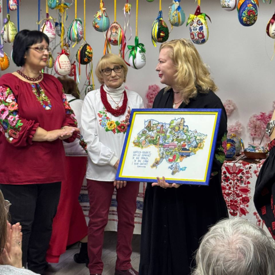 Нитка пам’яті українського всесвіту: виставка вишитих писанок в Запоріжжі