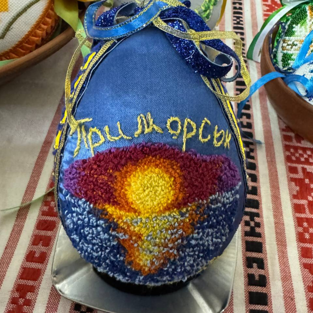 Нитка пам’яті українського всесвіту: виставка вишитих писанок в Запоріжжі