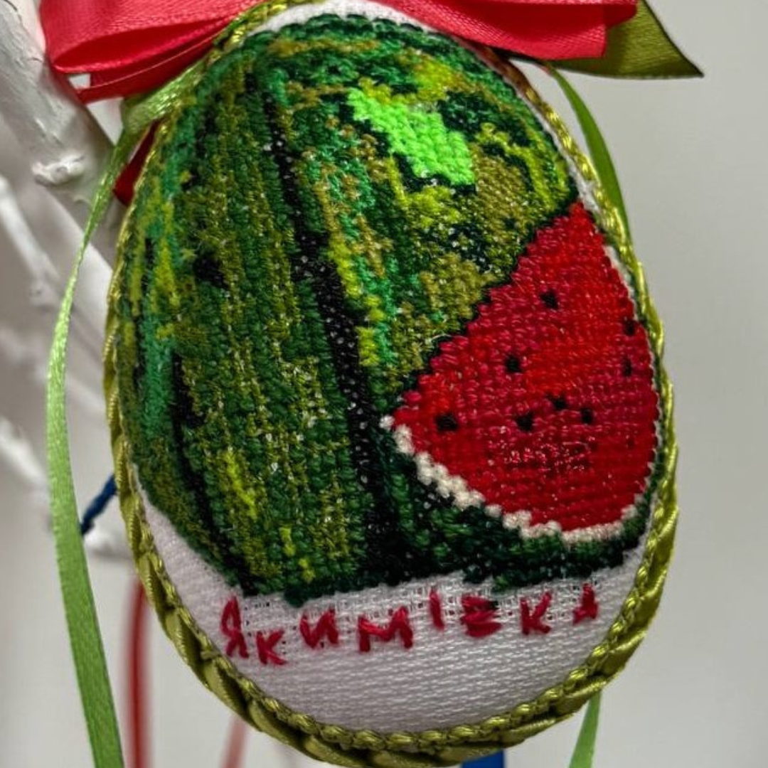 Нитка пам’яті українського всесвіту: виставка вишитих писанок в Запоріжжі