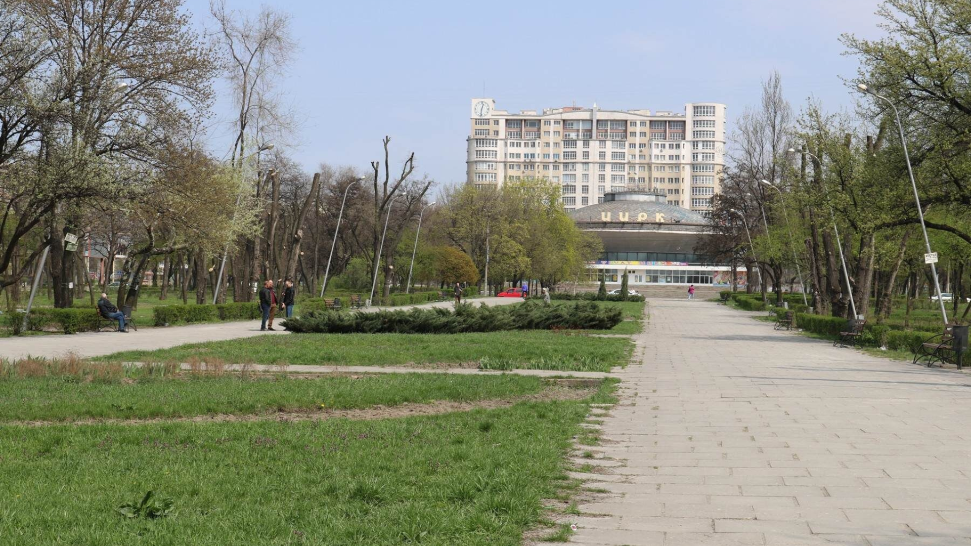 Боротьба за сквер Тарасова: експертиза щодо впливу на довкілля триває