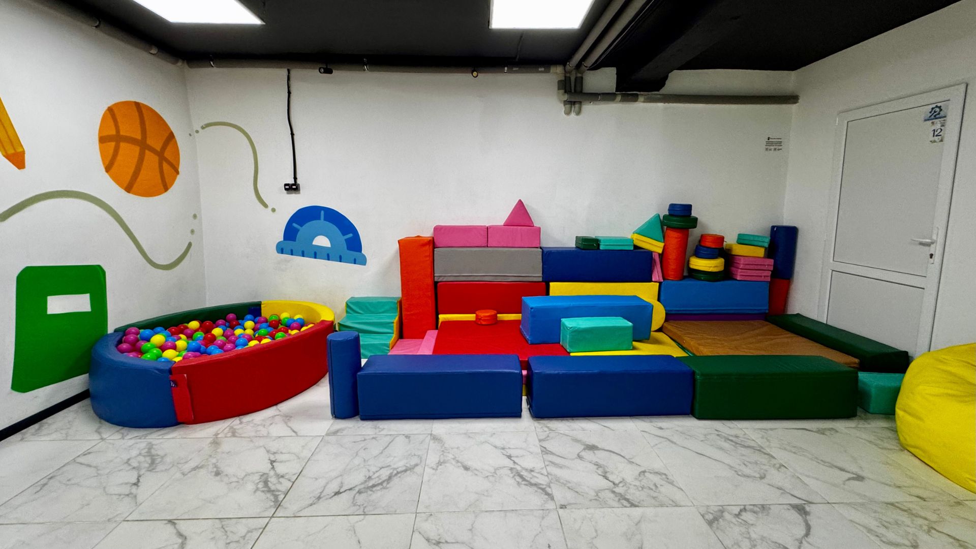 З підвалу – в школу: рік навчання в укритті гімназії №101