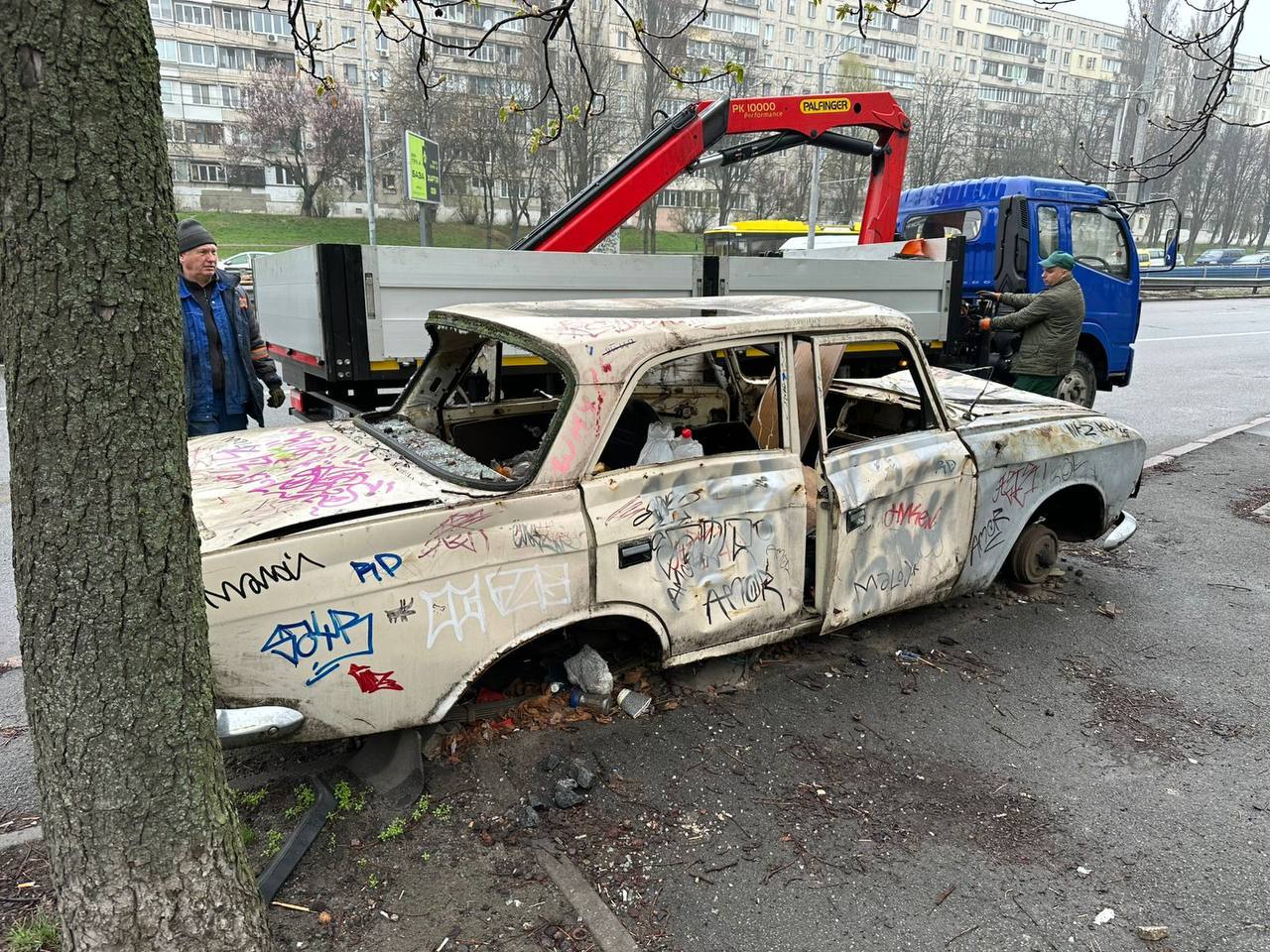 Поржавіла нерухомість: що робити з покинутими авто в Запоріжжі та як це питання вирішують в іншим містах