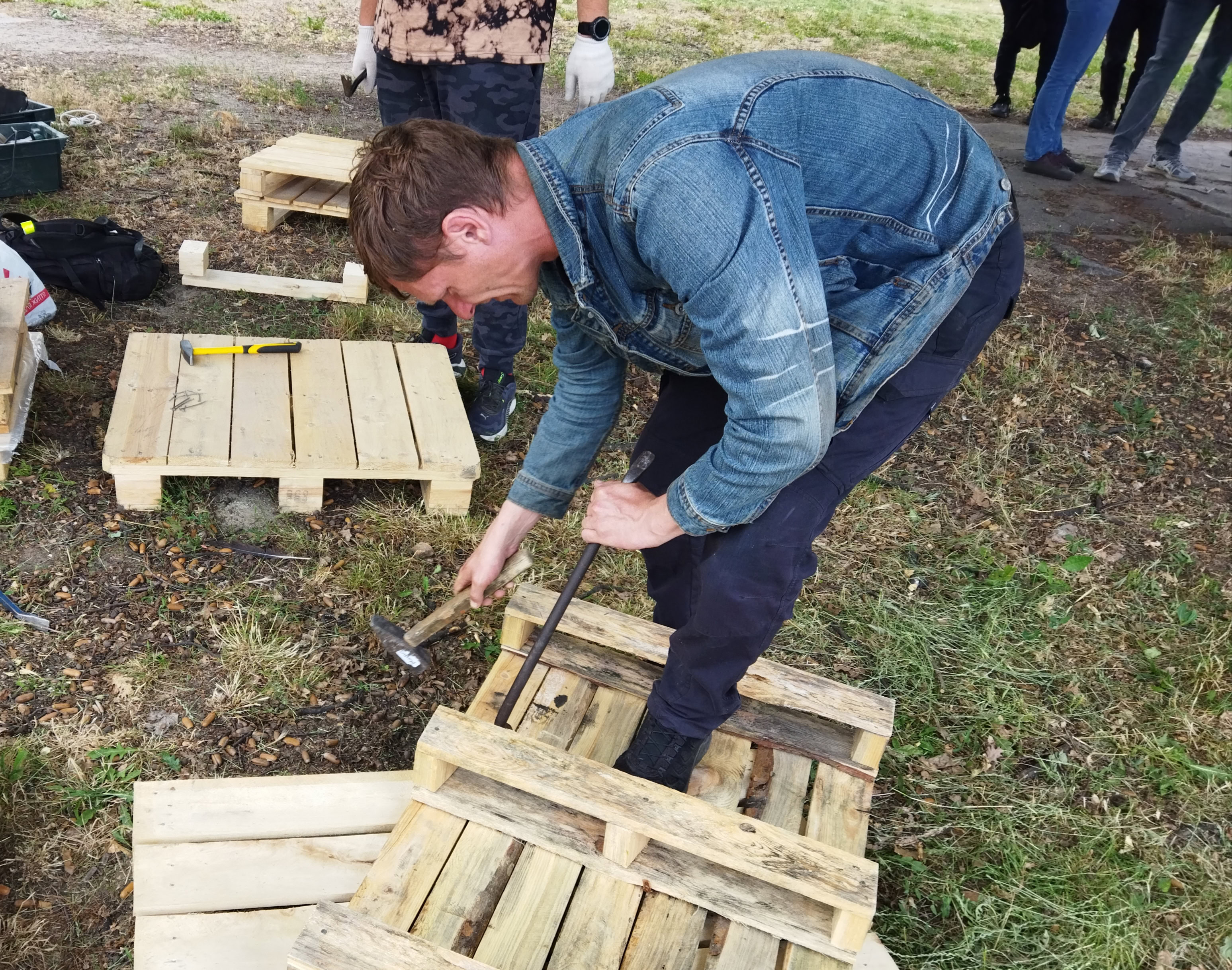 Вихідні в сквері Тарасова: вуличні меблі та толока