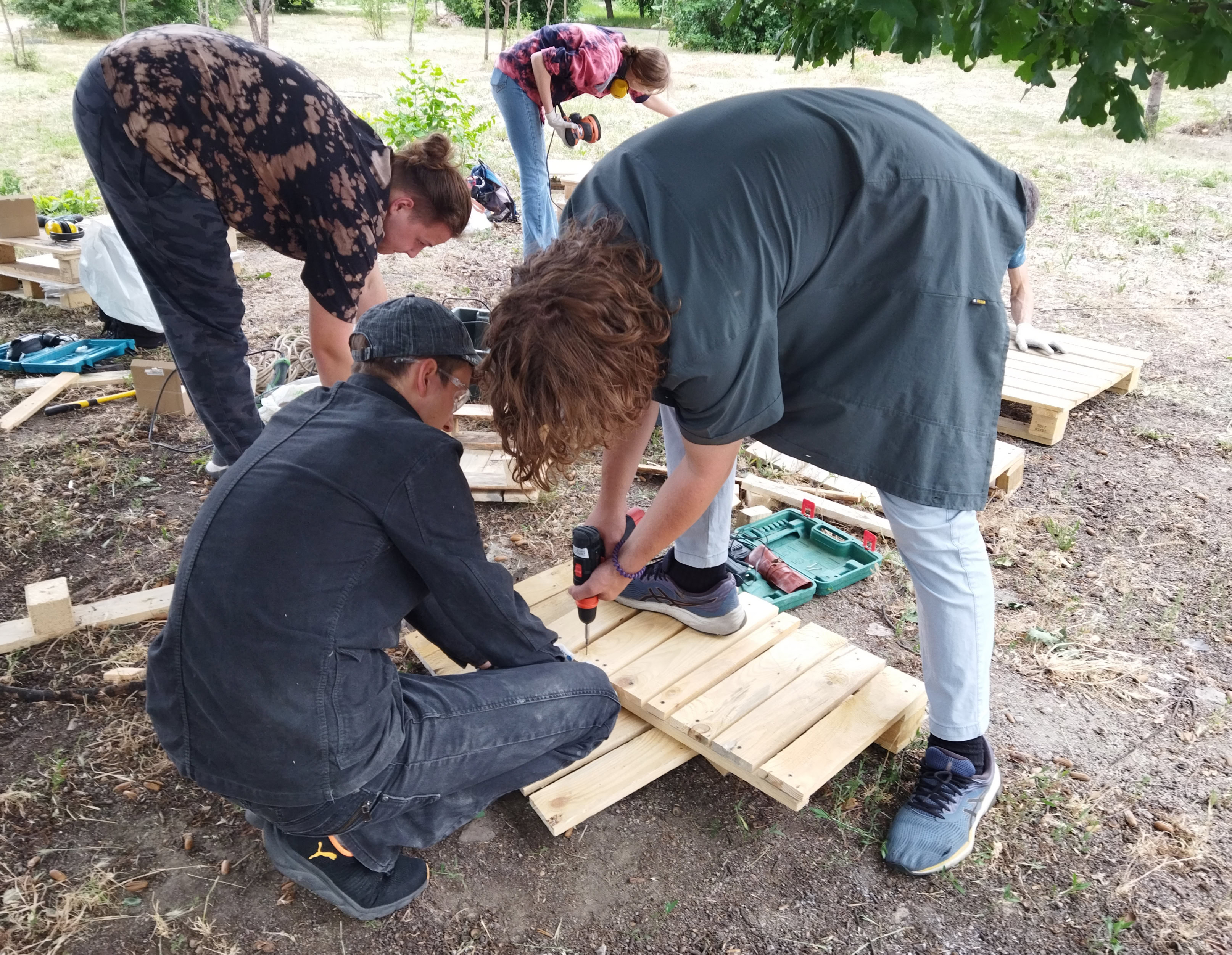 Вихідні в сквері Тарасова: вуличні меблі та толока