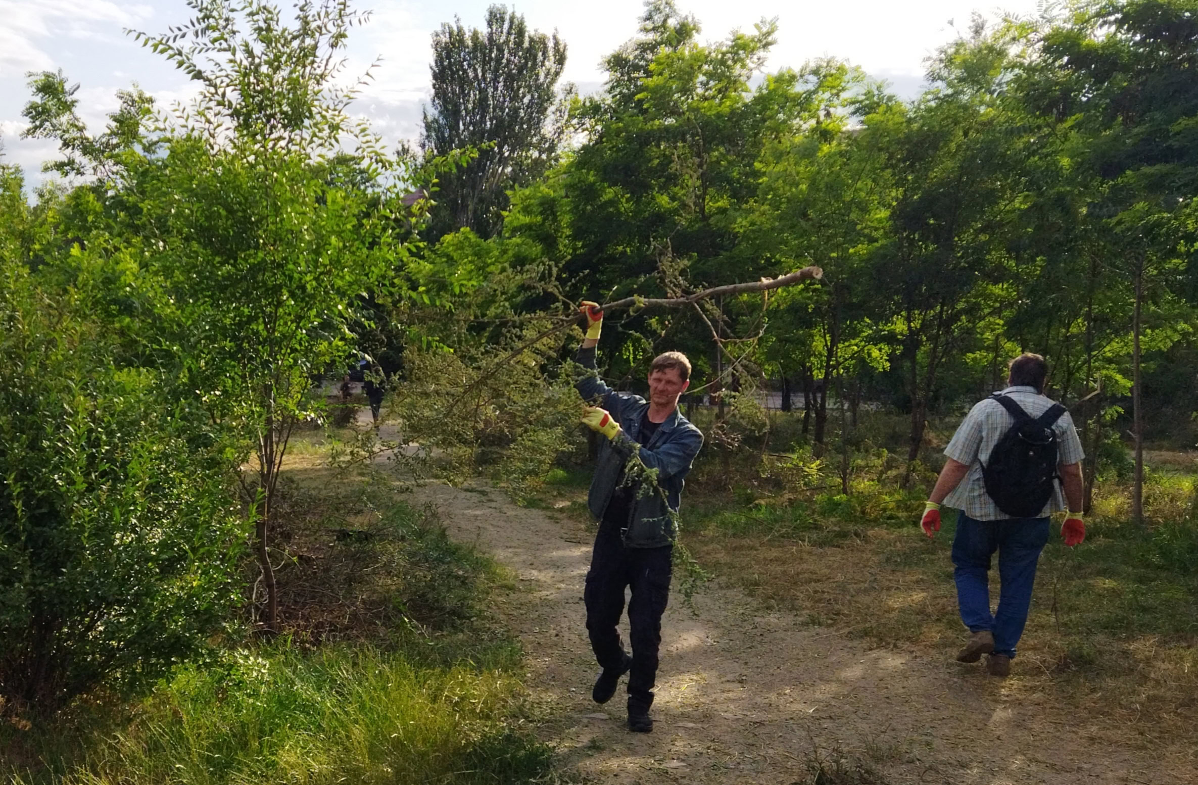 Вихідні в сквері Тарасова: вуличні меблі та толока