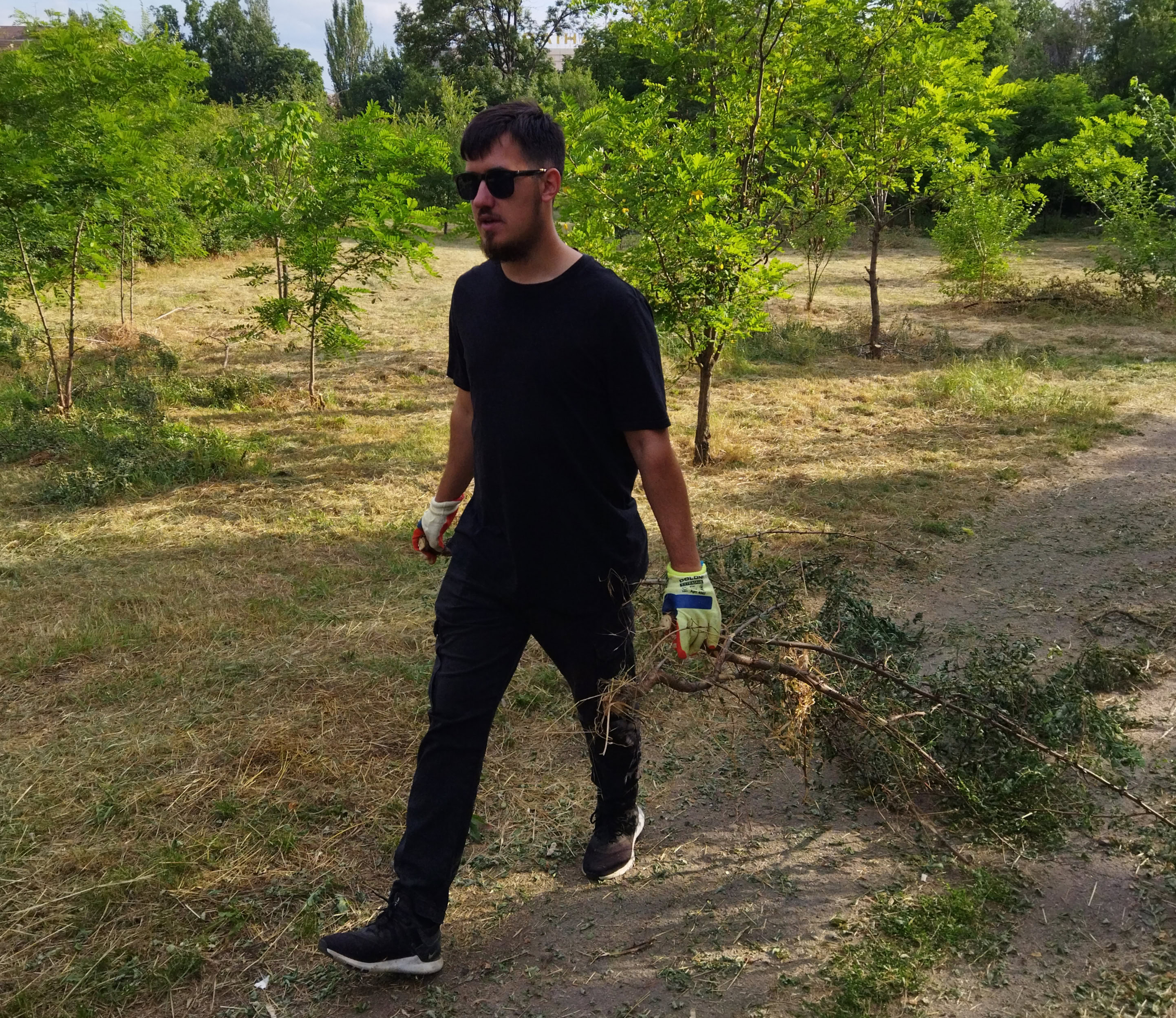 Вихідні в сквері Тарасова: вуличні меблі та толока