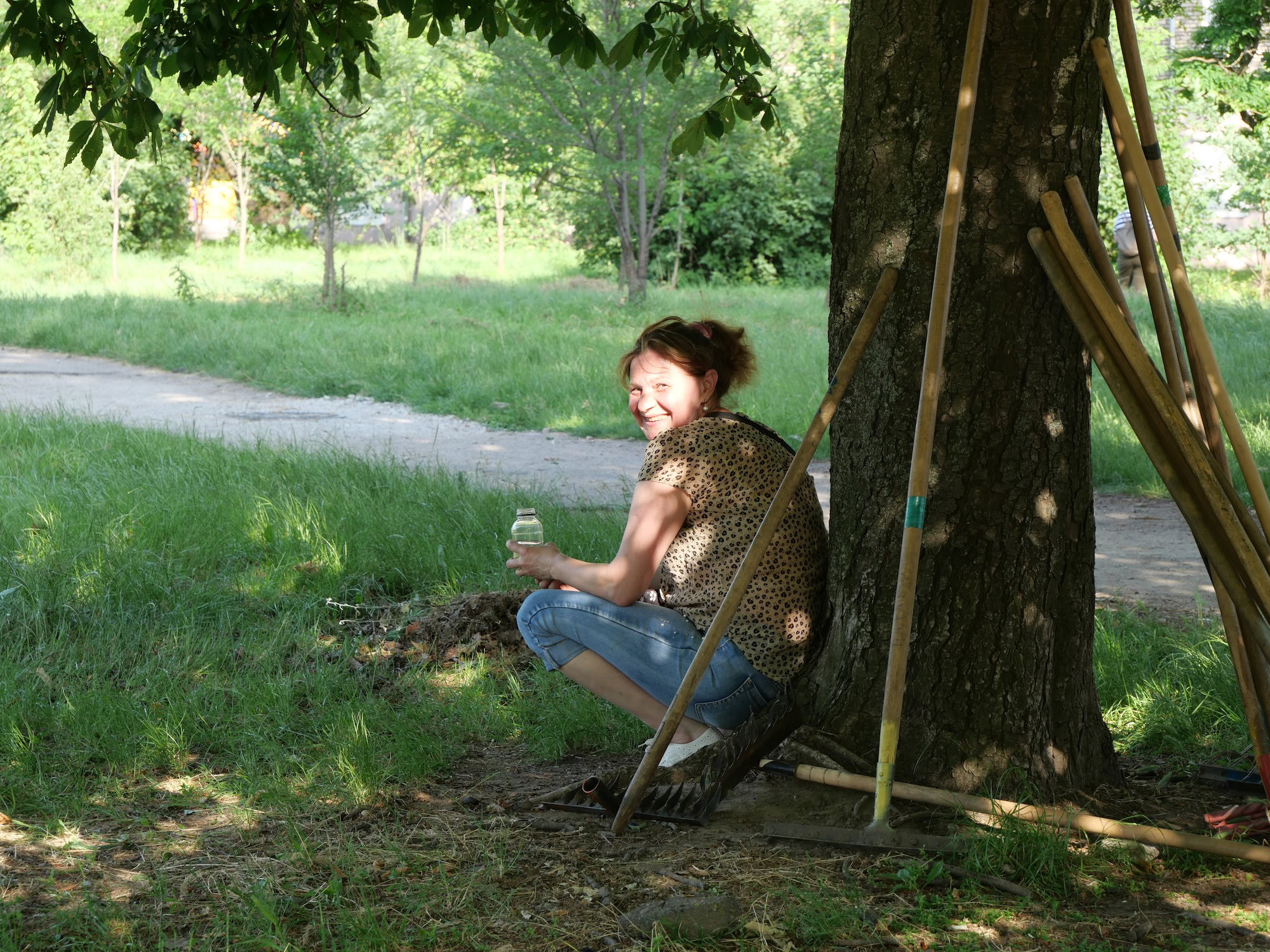 «Clean & Dance»: як небайдужі запоріжці прибирали у сквері Тарасова під музику