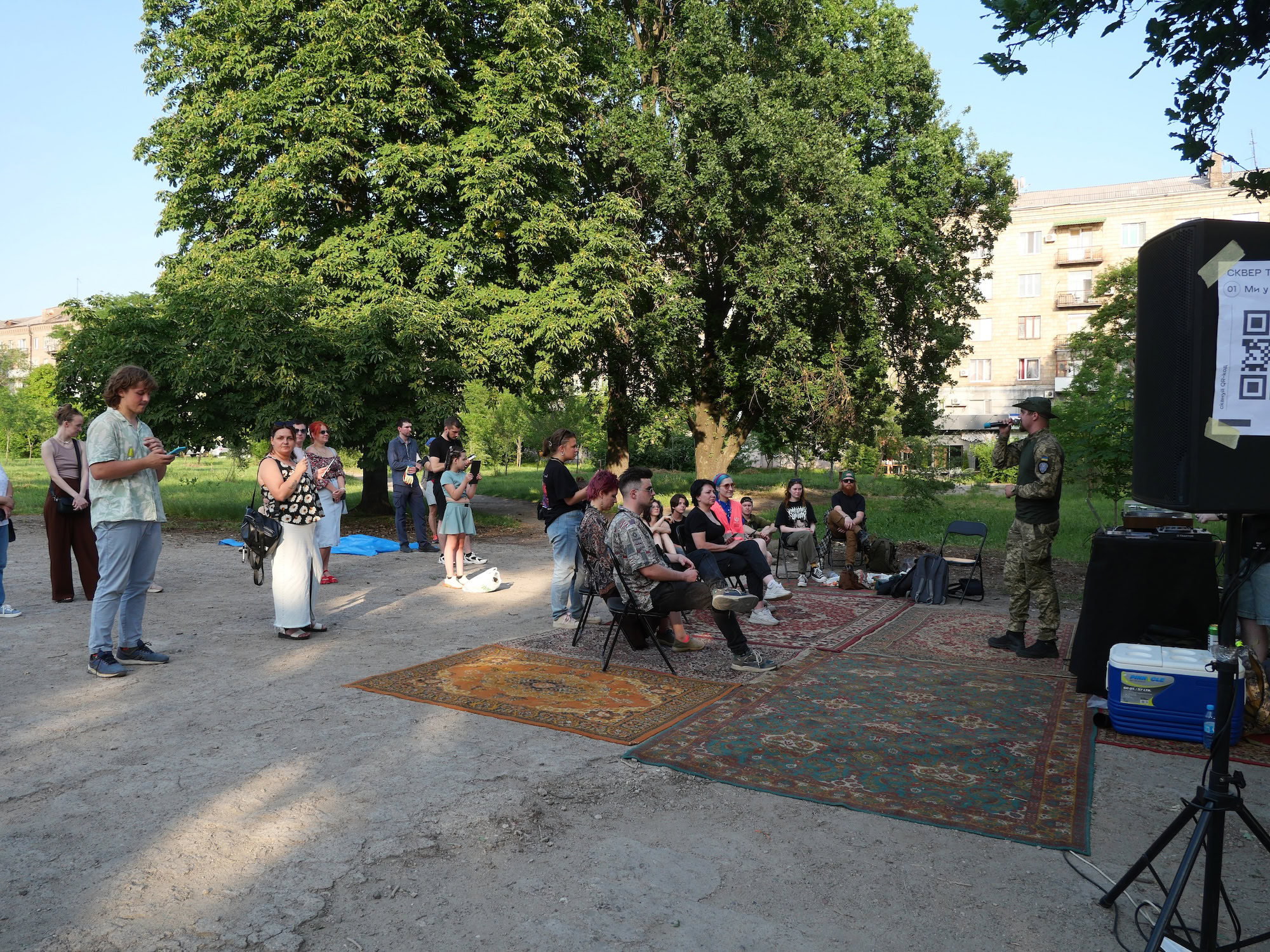 «Clean & Dance»: як небайдужі запоріжці прибирали у сквері Тарасова під музику