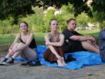 «Clean & Dance»: як небайдужі запоріжці прибирали у сквері Тарасова під музику