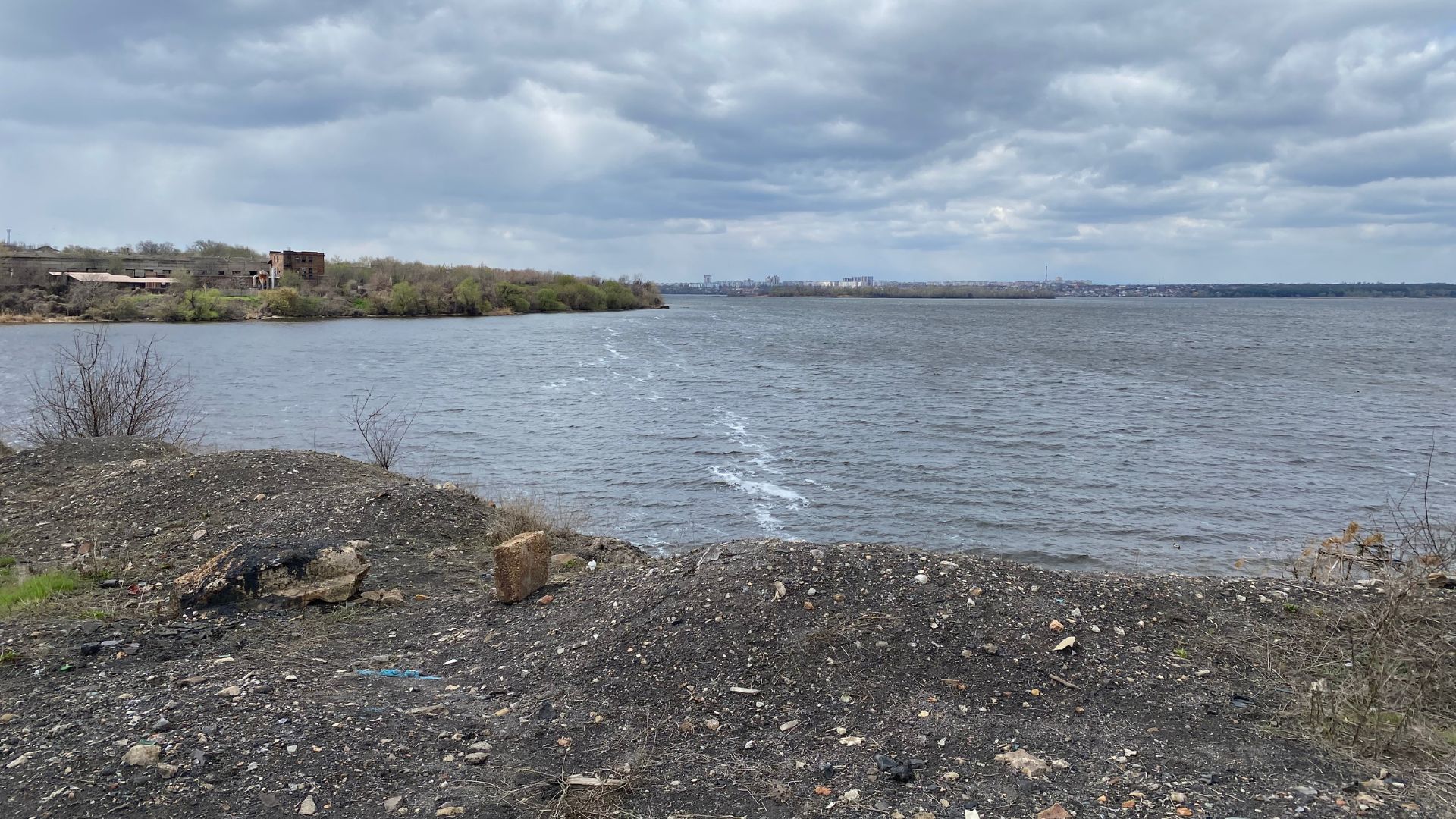 «Мазутне озеро»: як в Запоріжжі вже 50 років ігнорують токсичну промислову спадщину