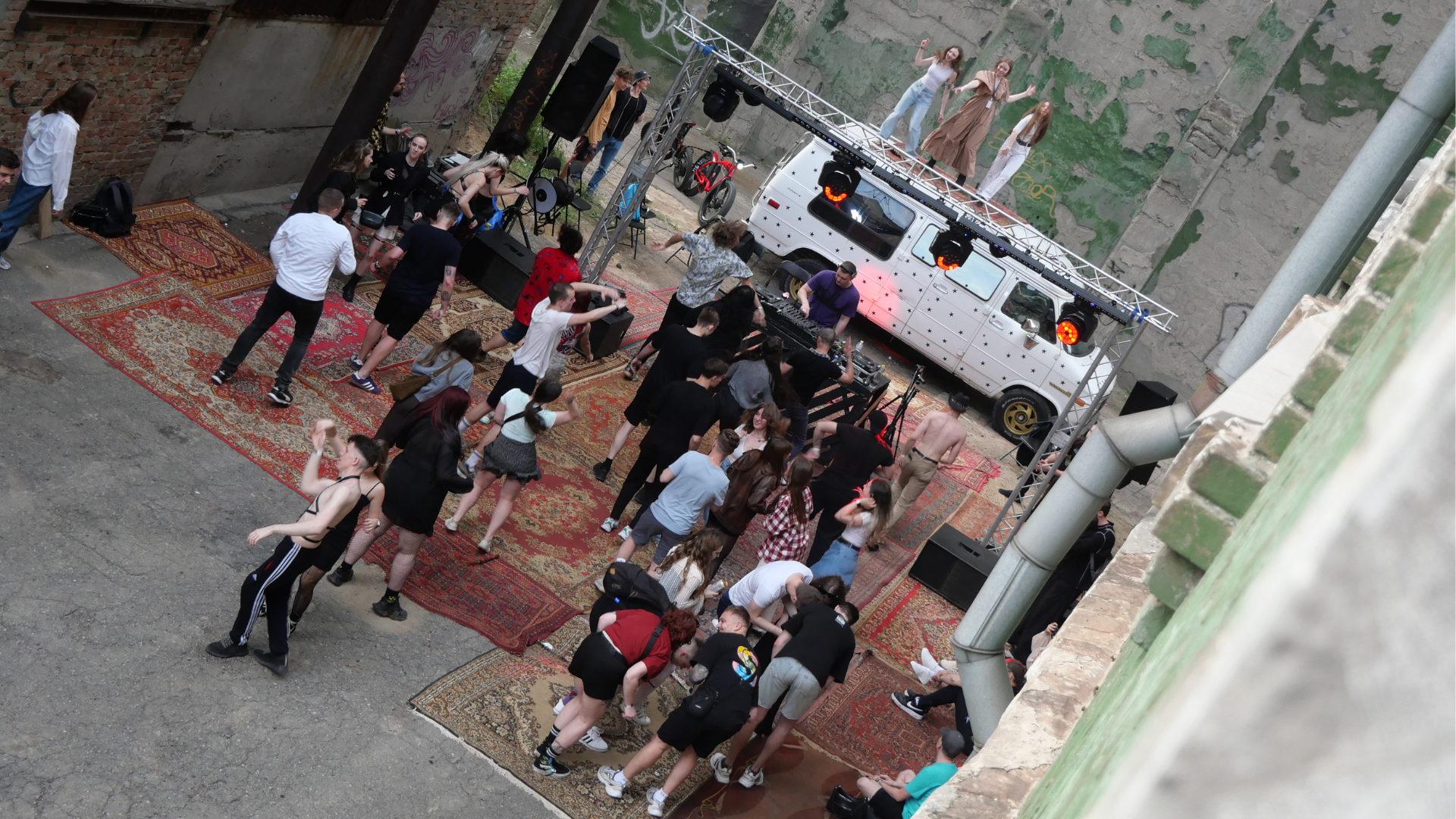 Музика, дощ і хот-доги: як танцювали в Запоріжжі на Гараж паті