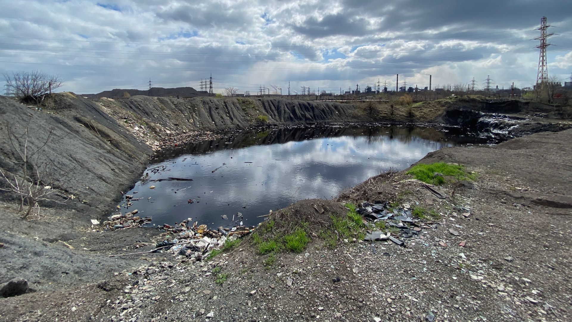 «Мазутне озеро»: як в Запоріжжі вже 50 років ігнорують токсичну промислову спадщину