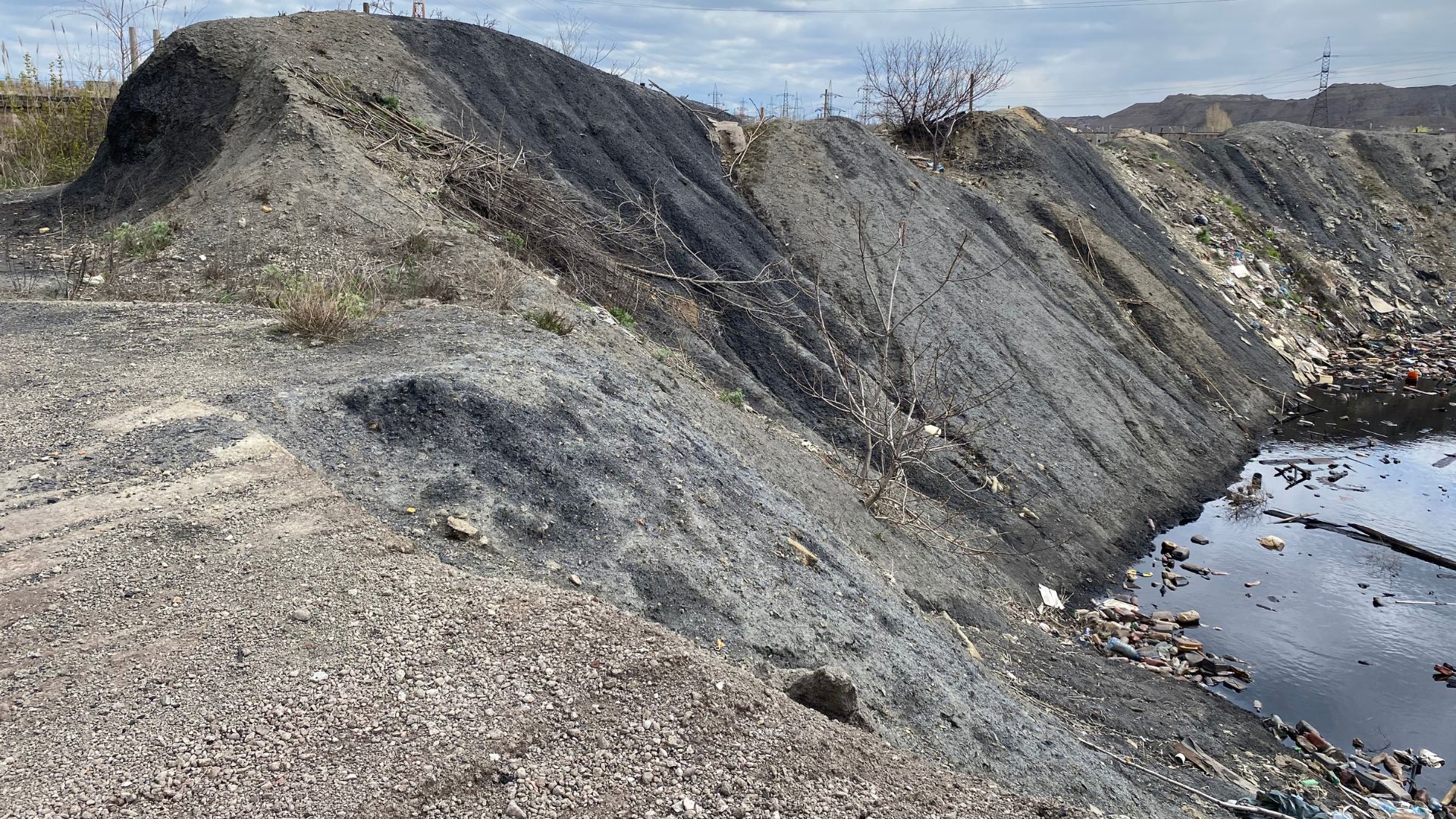 «Мазутне озеро»: як в Запоріжжі вже 50 років ігнорують токсичну промислову спадщину