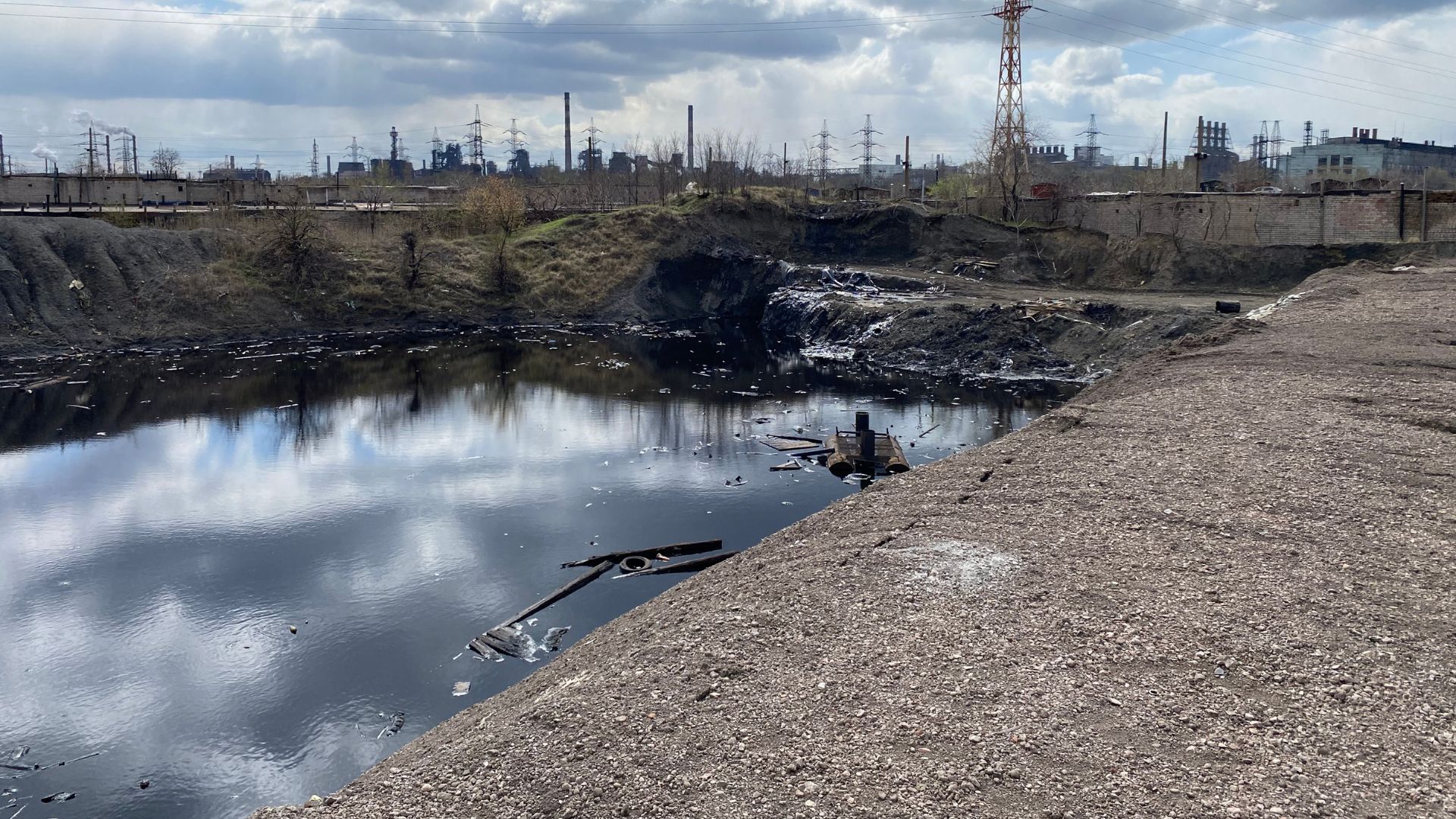 «Мазутне озеро»: як в Запоріжжі вже 50 років ігнорують токсичну промислову спадщину