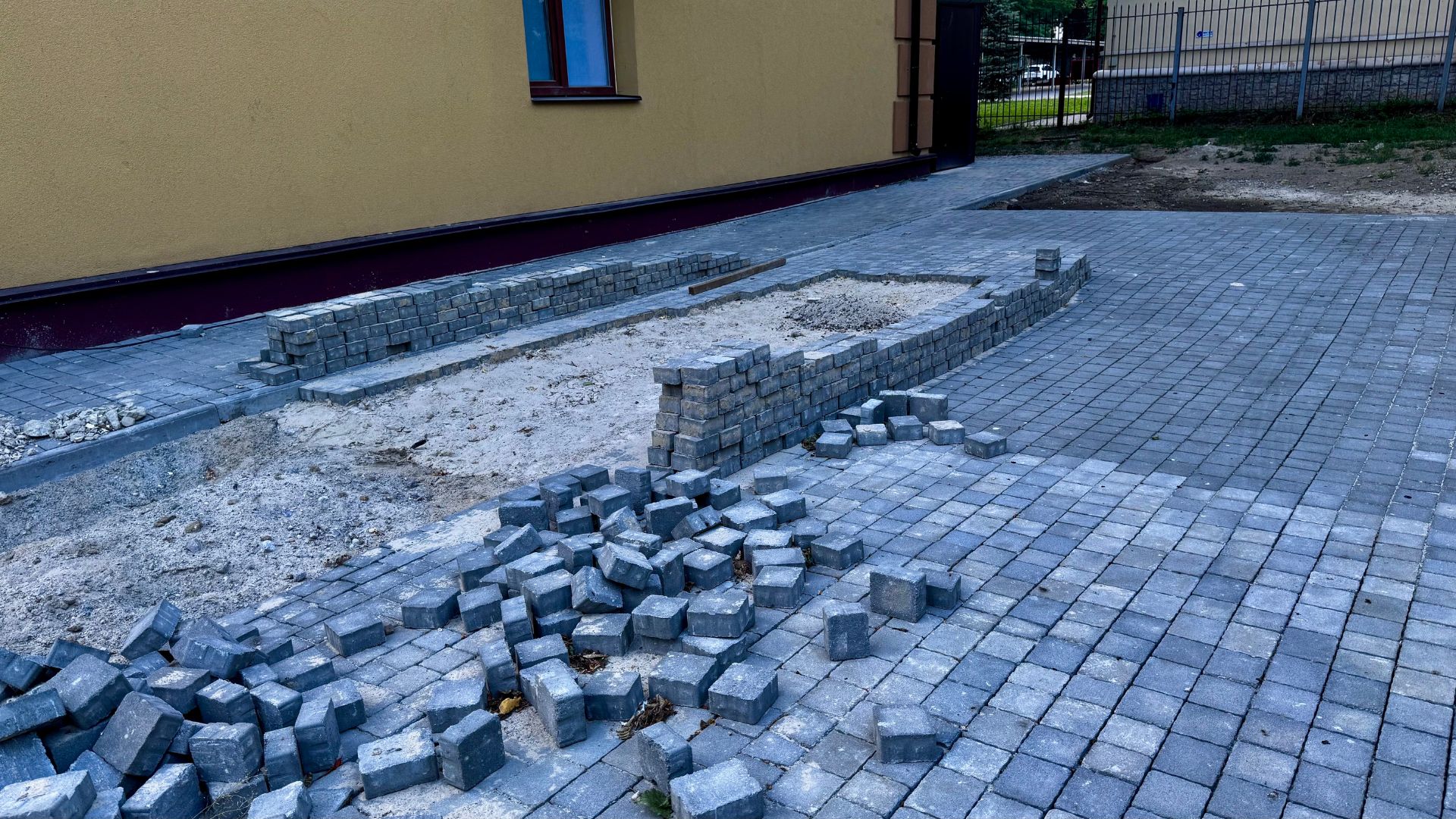 97% готовності: чи стане червень останнім місяцем ремонту на Сталеварів, 16