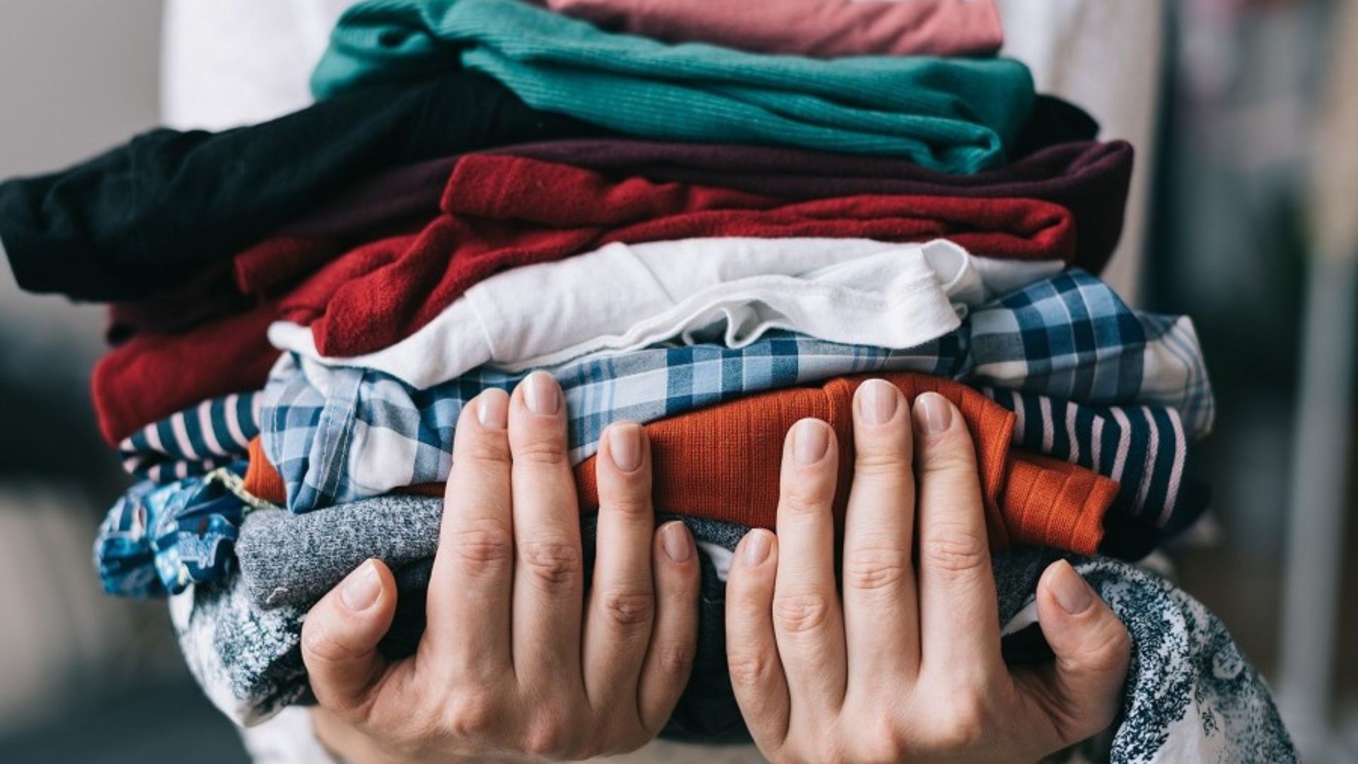 Куди у Запоріжжі можна передати речі на благодійність: добірка організацій, які приймають допомогу