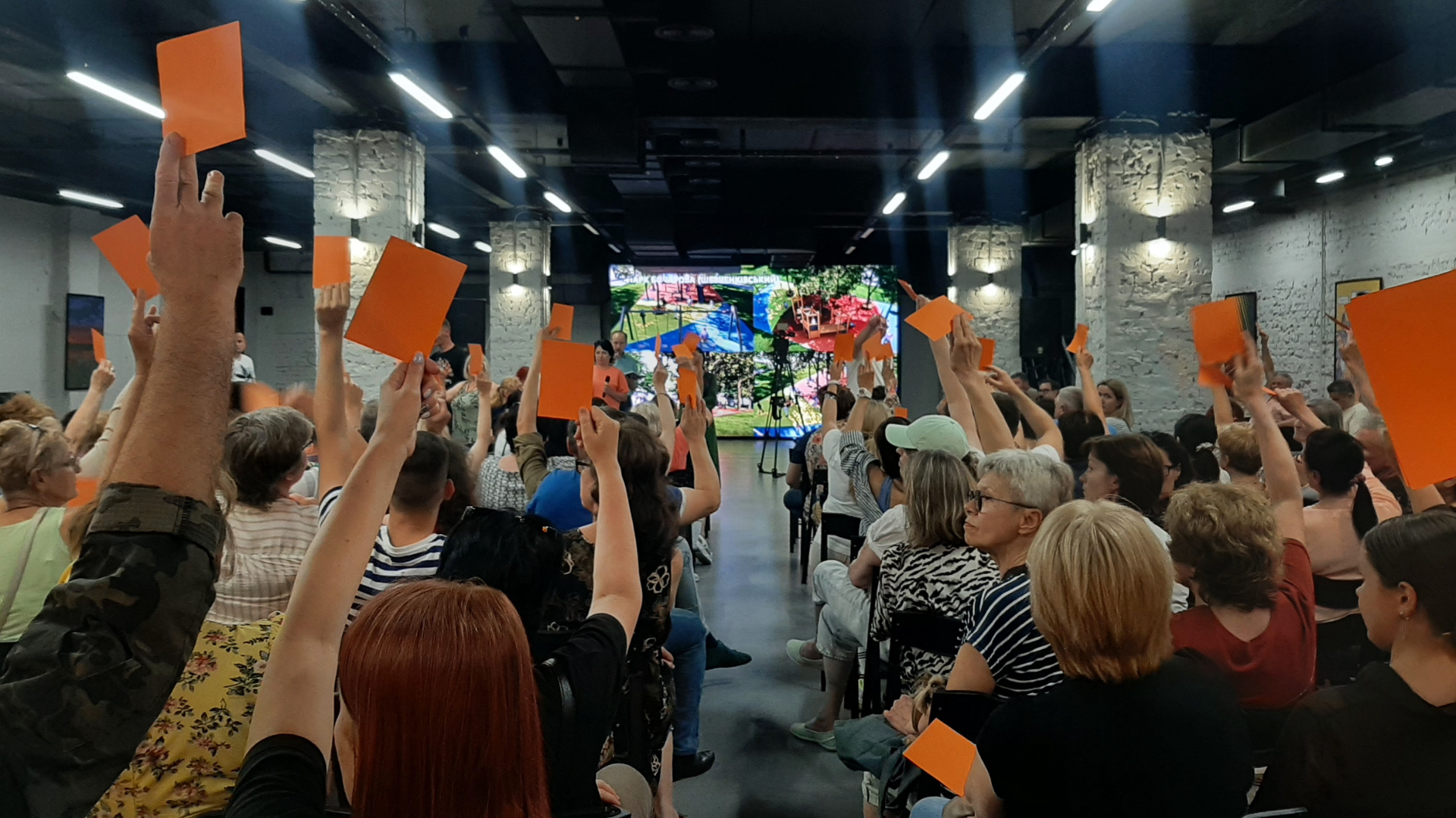 Безпека або відпочинок: як у Запоріжжі пройшли громадські слухання щодо ремонту скверу Маяковського