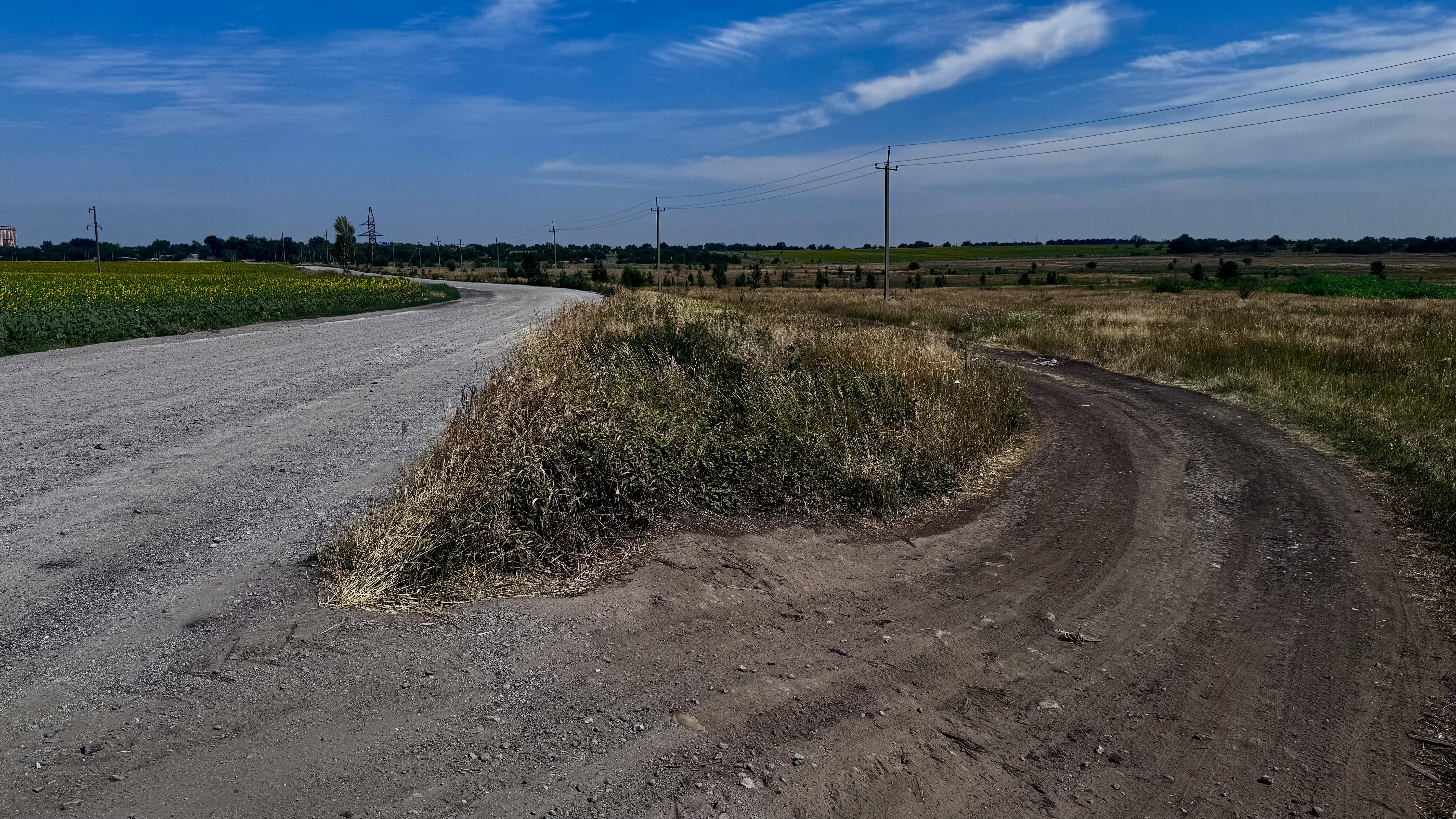Пʼять мільйонів в пил: після ремонту дороги Тернувате – Косівцеве селяни їздять в об’їзд