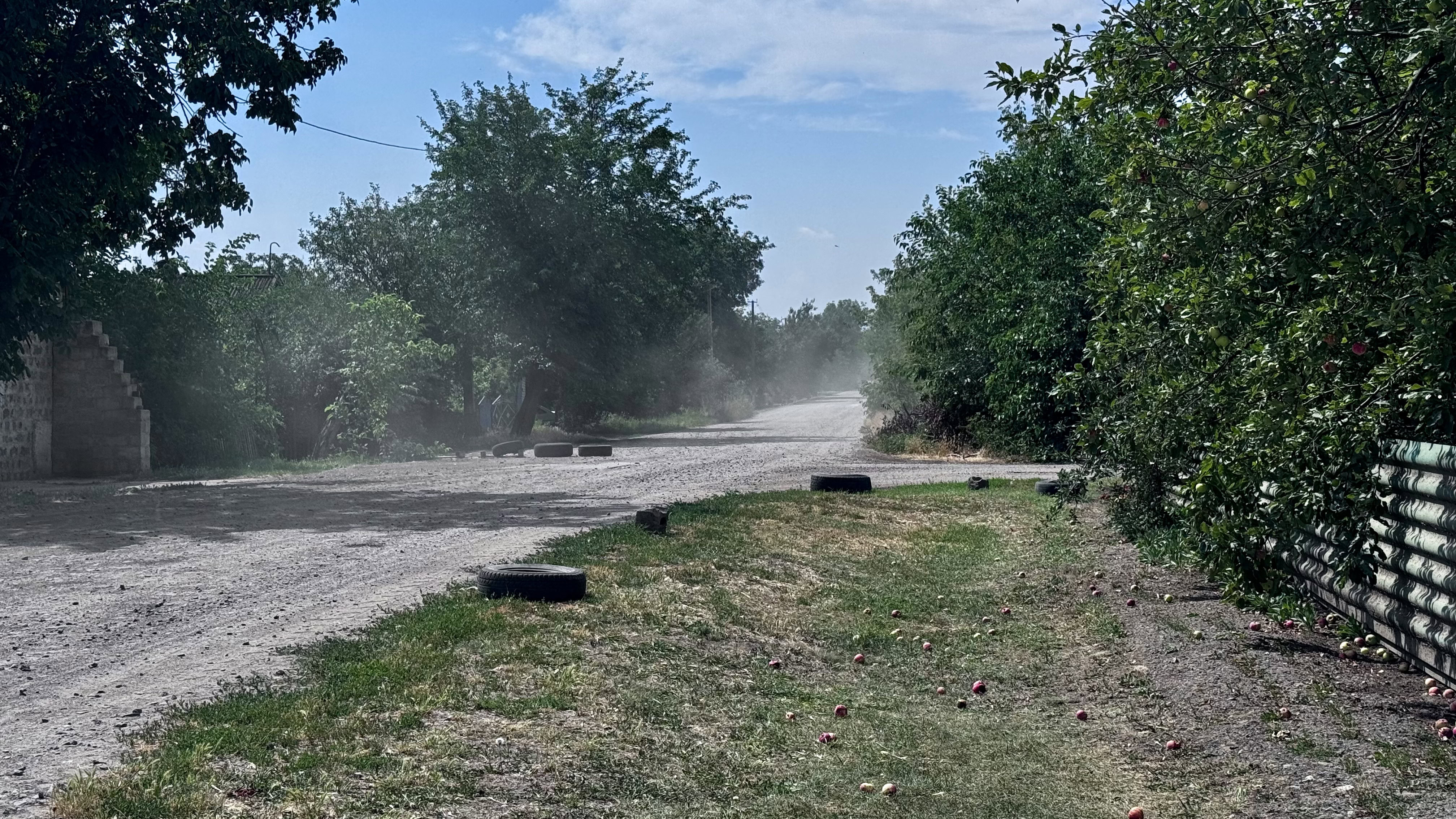 Пʼять мільйонів в пил: після ремонту дороги Тернувате – Косівцеве селяни їздять в об’їзд