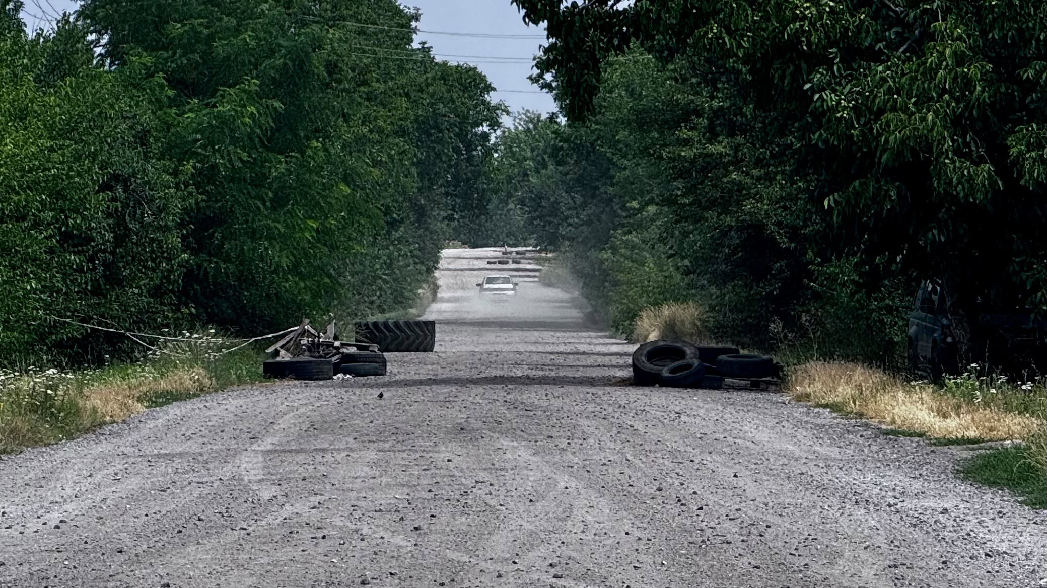 Пʼять мільйонів в пил: після ремонту дороги Тернувате – Косівцеве селяни їздять в об’їзд