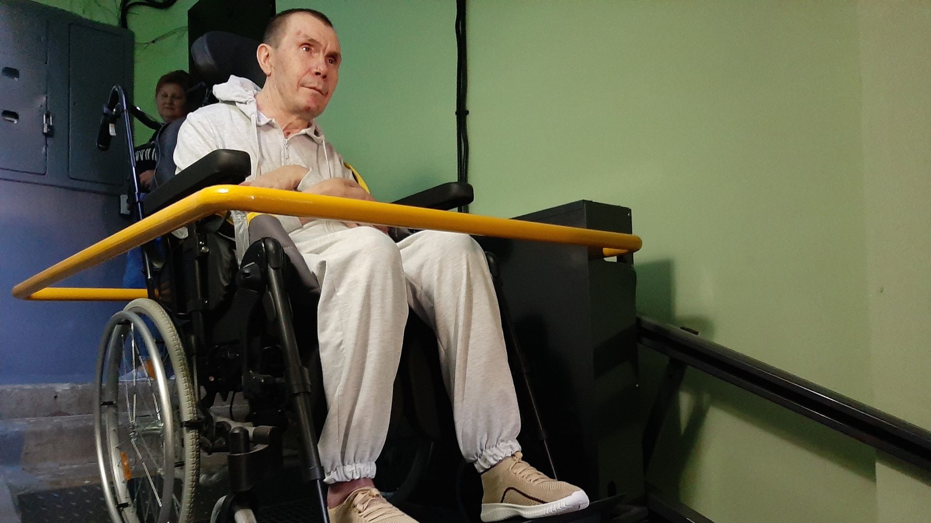 У Запоріжжі після конфлікту відкрили підйомник для ветерана