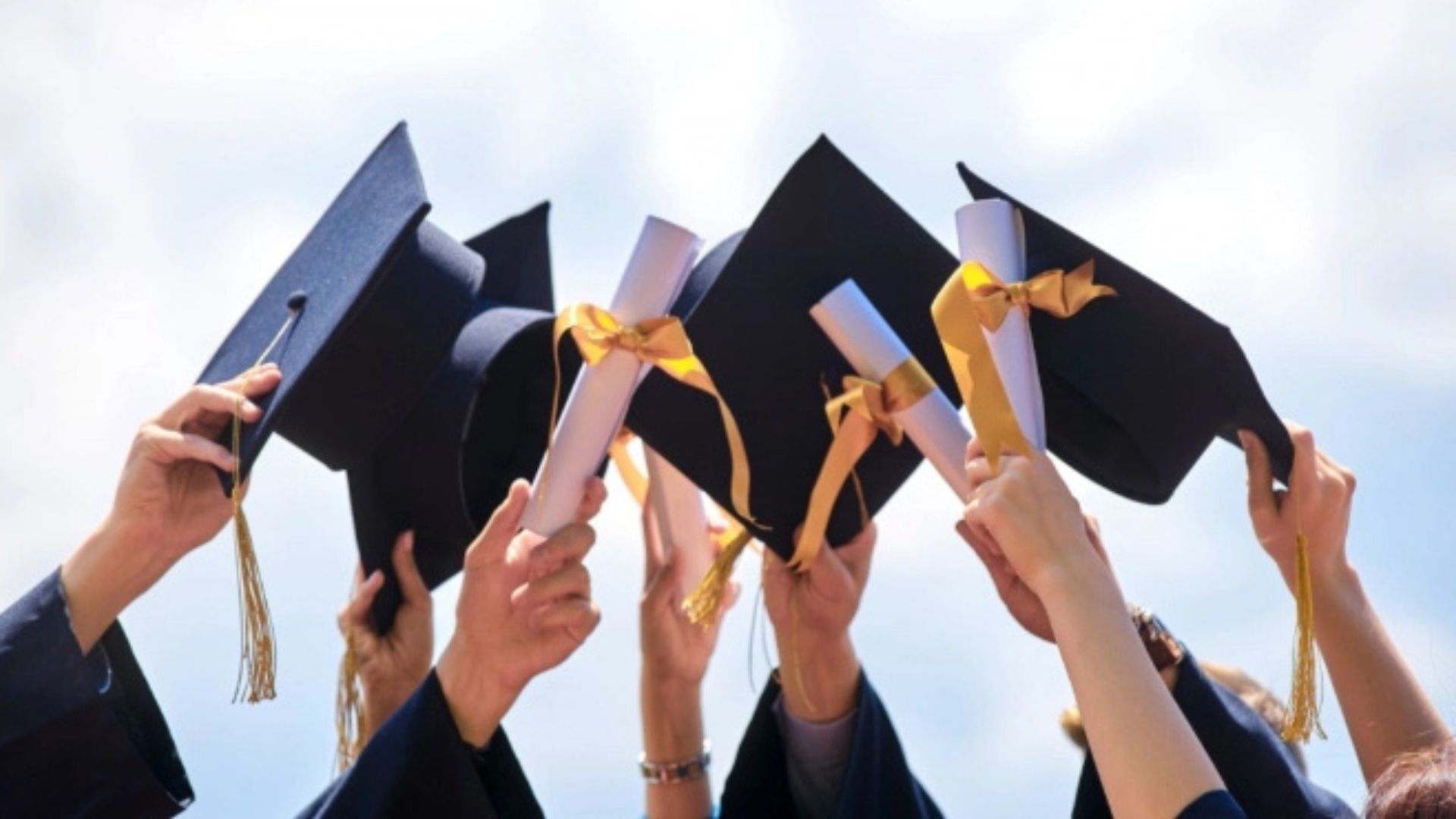 Вдвічі менше: яка ситуація зі вступом у трьох провідних вишах Запоріжжя