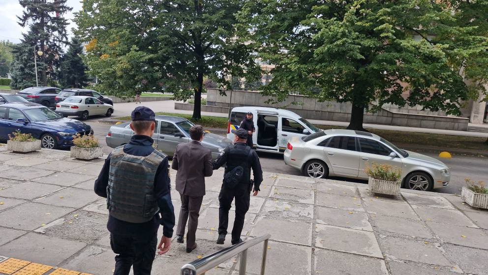 Арешт і застава у 3 мільйони: суд змінив рішення щодо заступнику директора департаменту освіти Віталія Лисенка