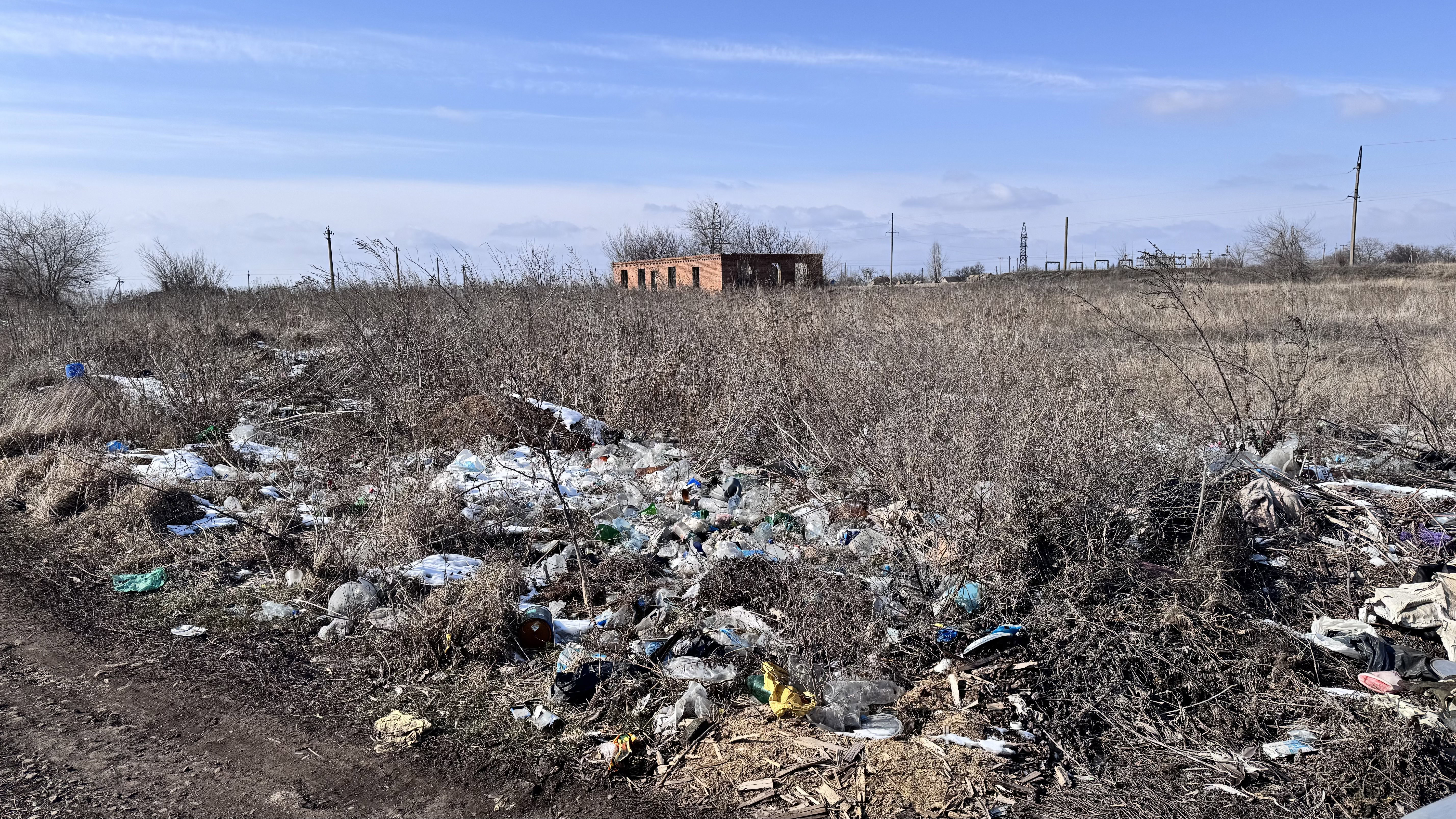 Узаконене сміття: як у Тернуватській громаді смітники біля водойм і полів стали «тимчасовими майданчиками»