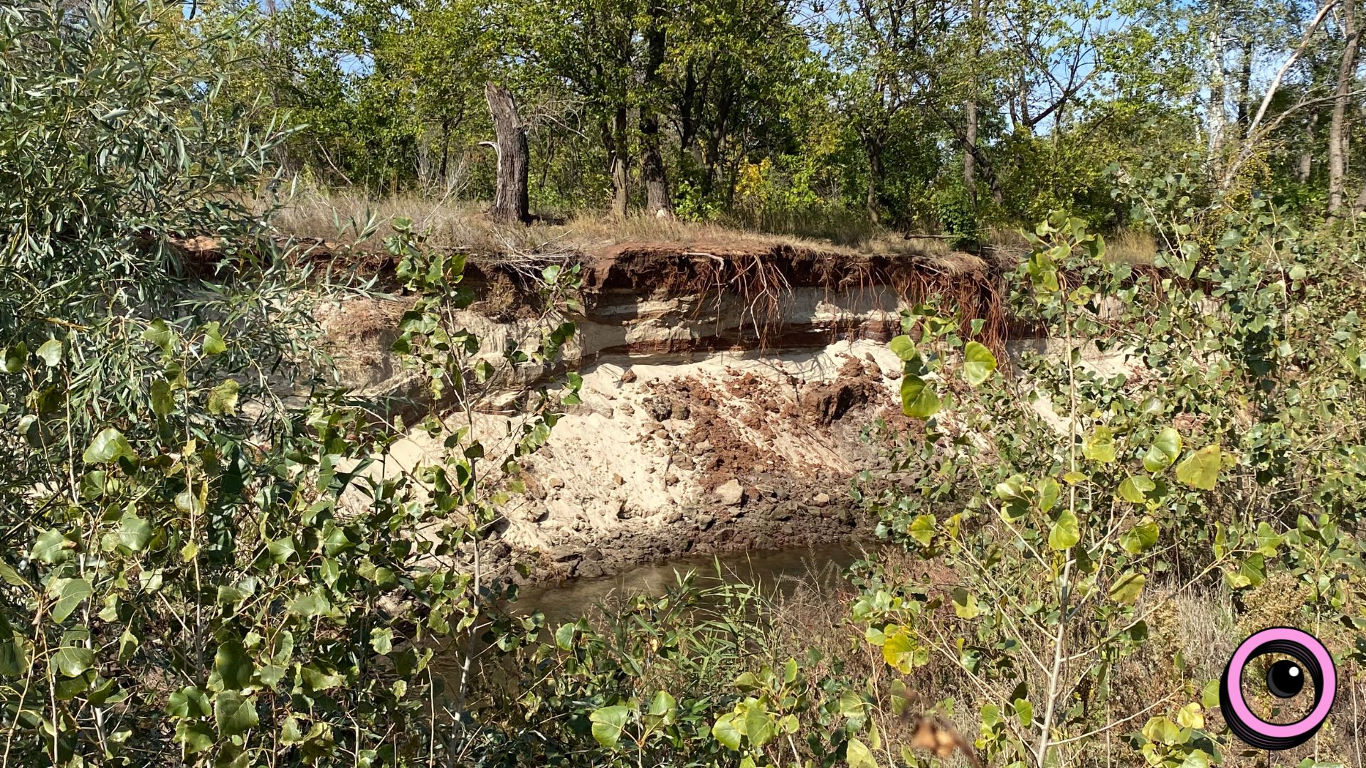Річкова експедиція та «Палаюча Москва»: екоактивісти запрошують долучитися до «бузкового» берегоукріплення