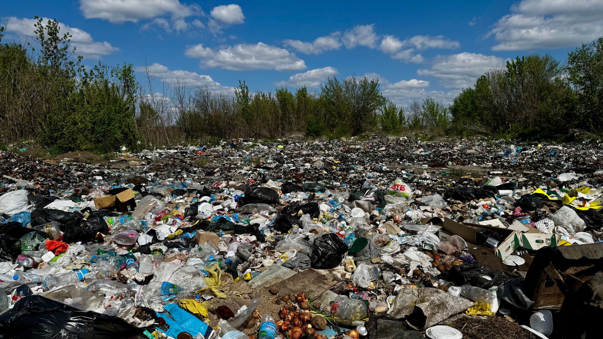 Узаконене сміття: як у Тернуватській громаді смітники біля водойм і полів стали «тимчасовими майданчиками»