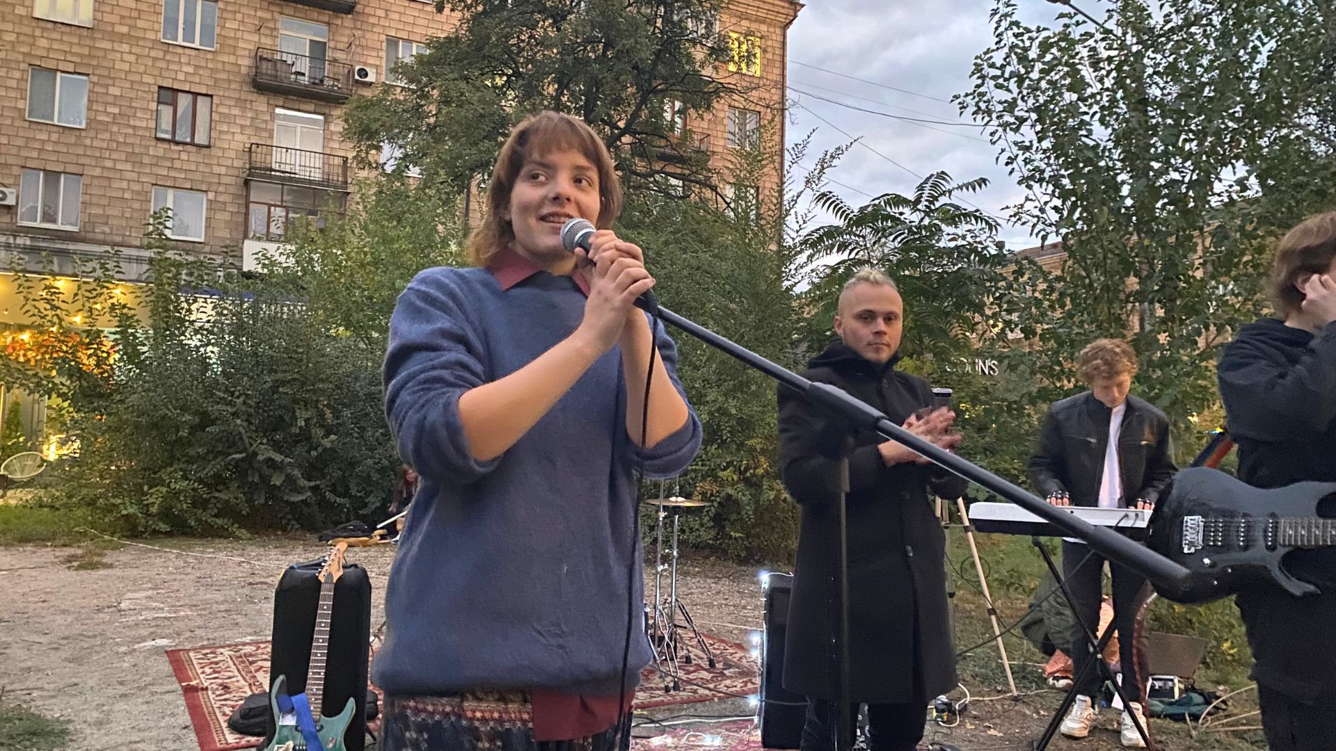 Музика, пам’ять та боротьба: як у Запоріжжі гуртуються для порятунку скверу Тарасова