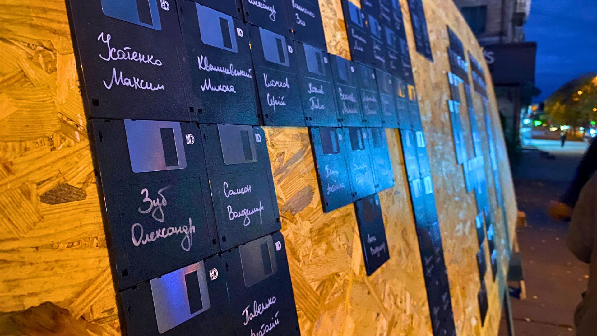 Музика, пам’ять та боротьба: як у Запоріжжі гуртуються для порятунку скверу Тарасова