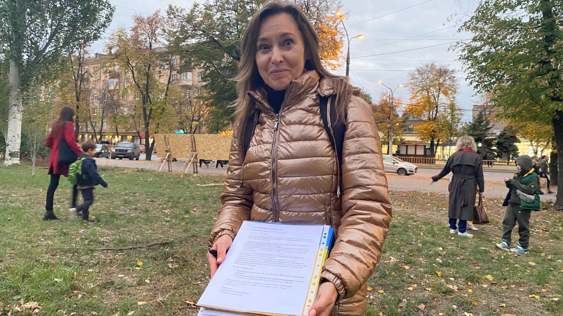 Музика, пам’ять та боротьба: як у Запоріжжі гуртуються для порятунку скверу Тарасова