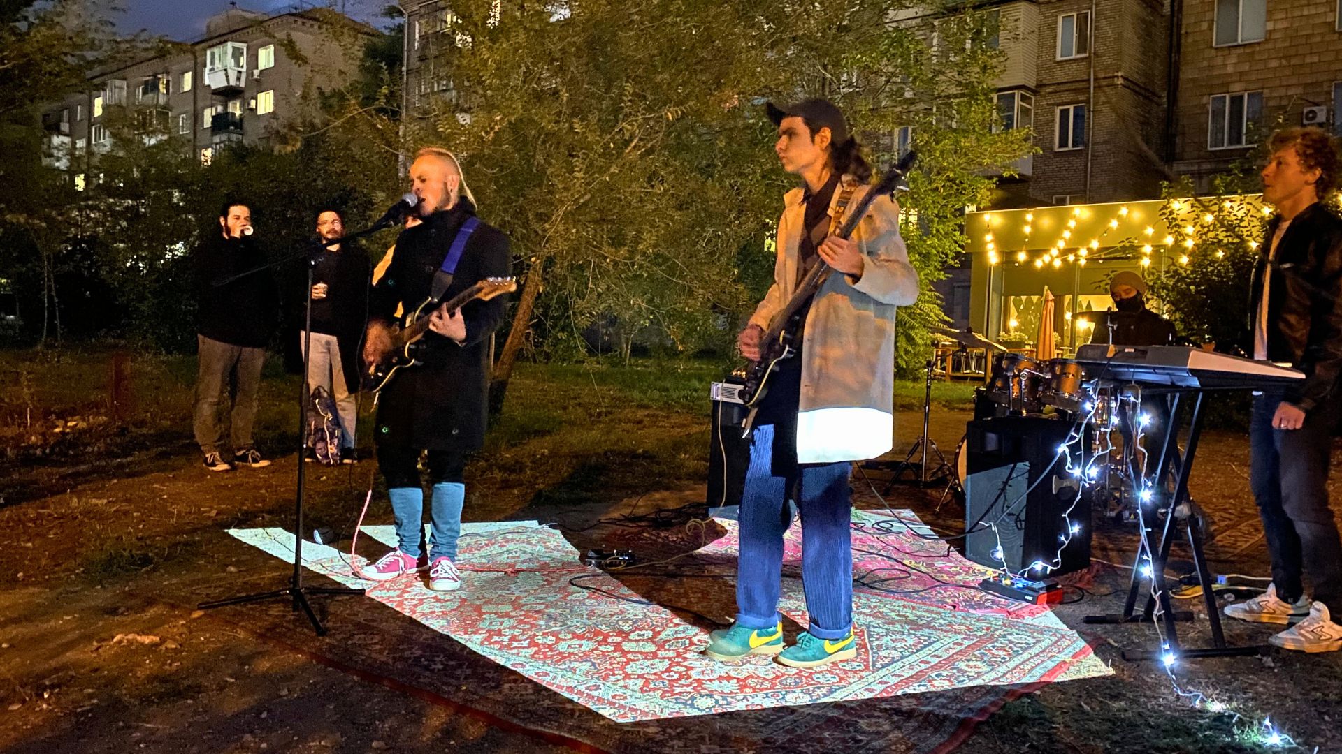 Музика, пам’ять та боротьба: як у Запоріжжі гуртуються для порятунку скверу Тарасова